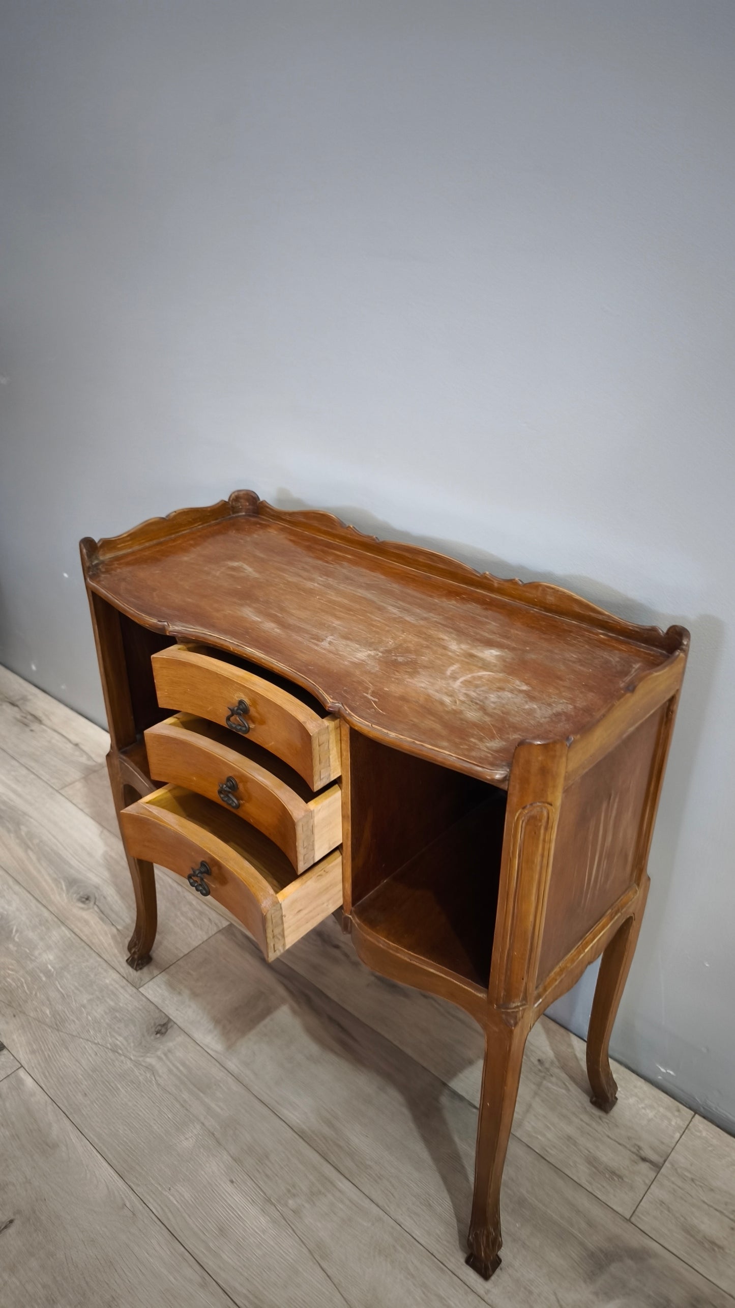 92046 Mobiletto da ingresso in legno con tre cassetti centrali