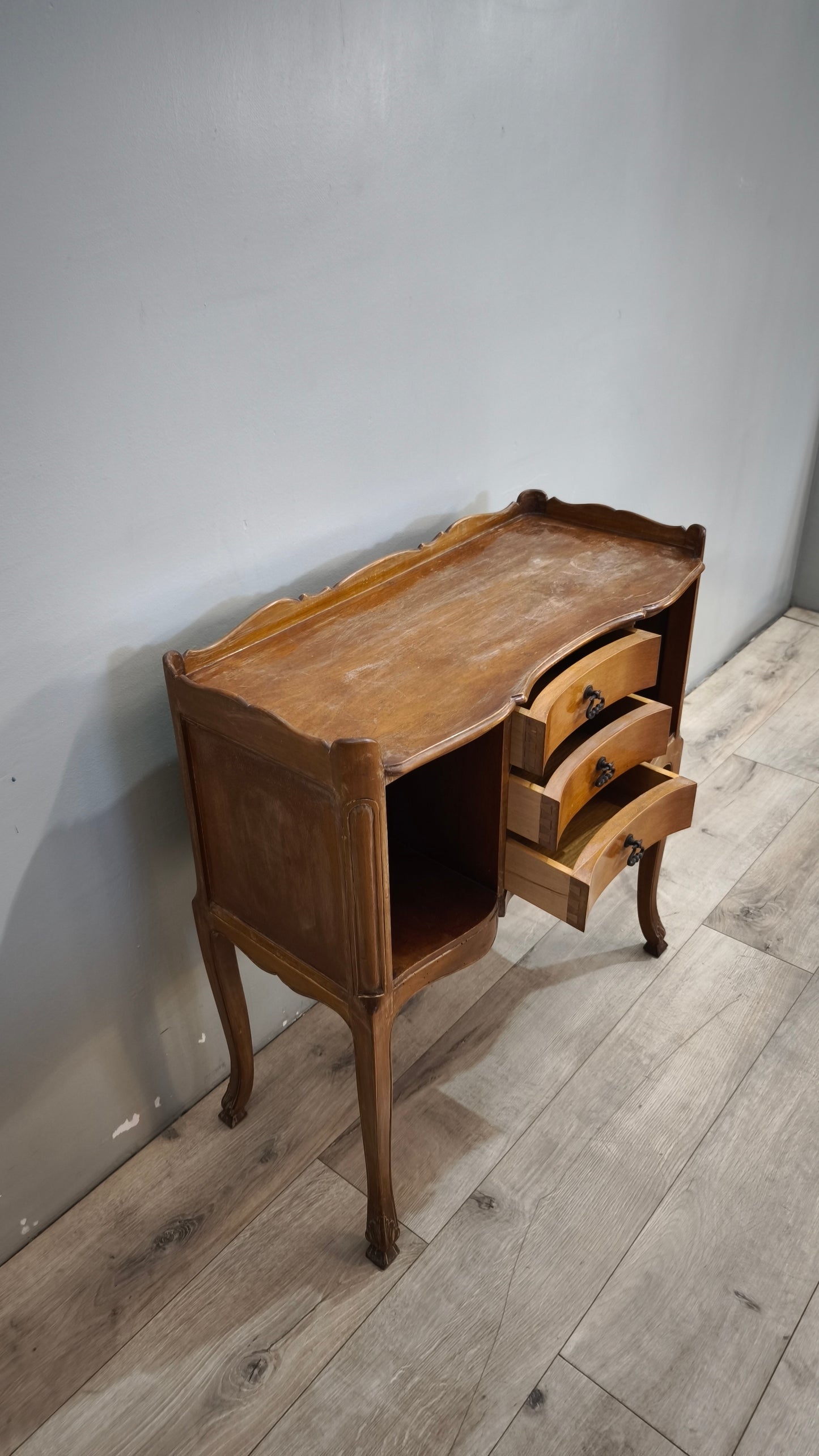 92046 Mobiletto da ingresso in legno con tre cassetti centrali