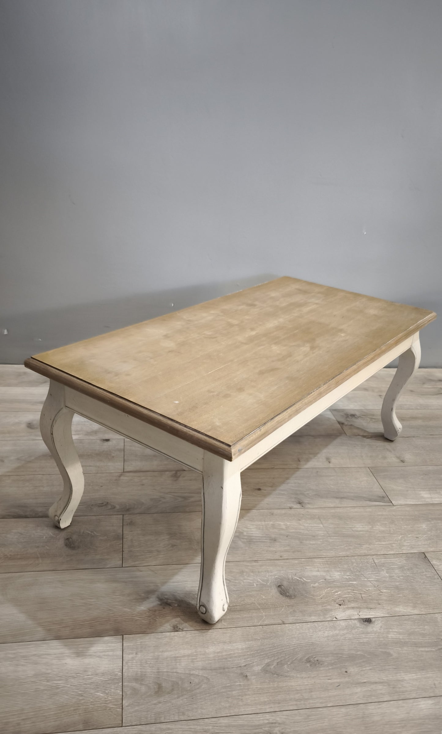 92084 Tavolo da salotto con base bianca