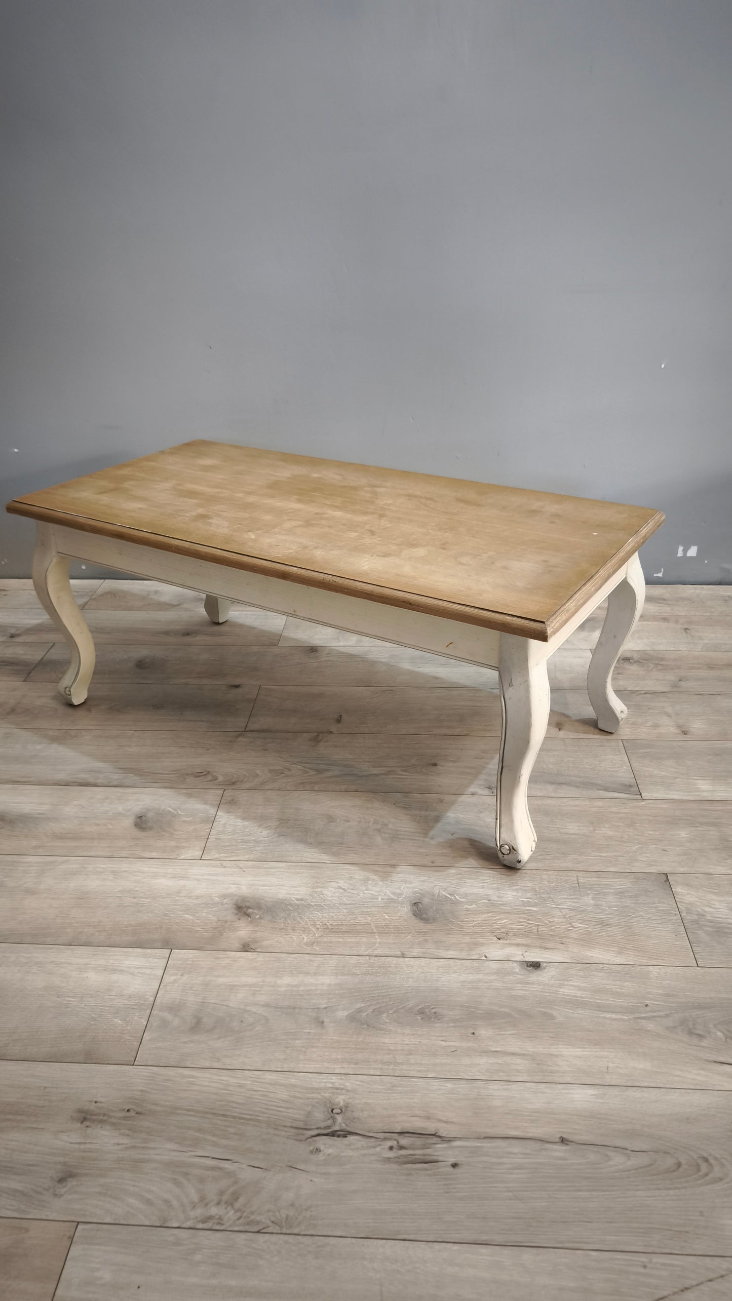 92084 Tavolo da salotto con base bianca