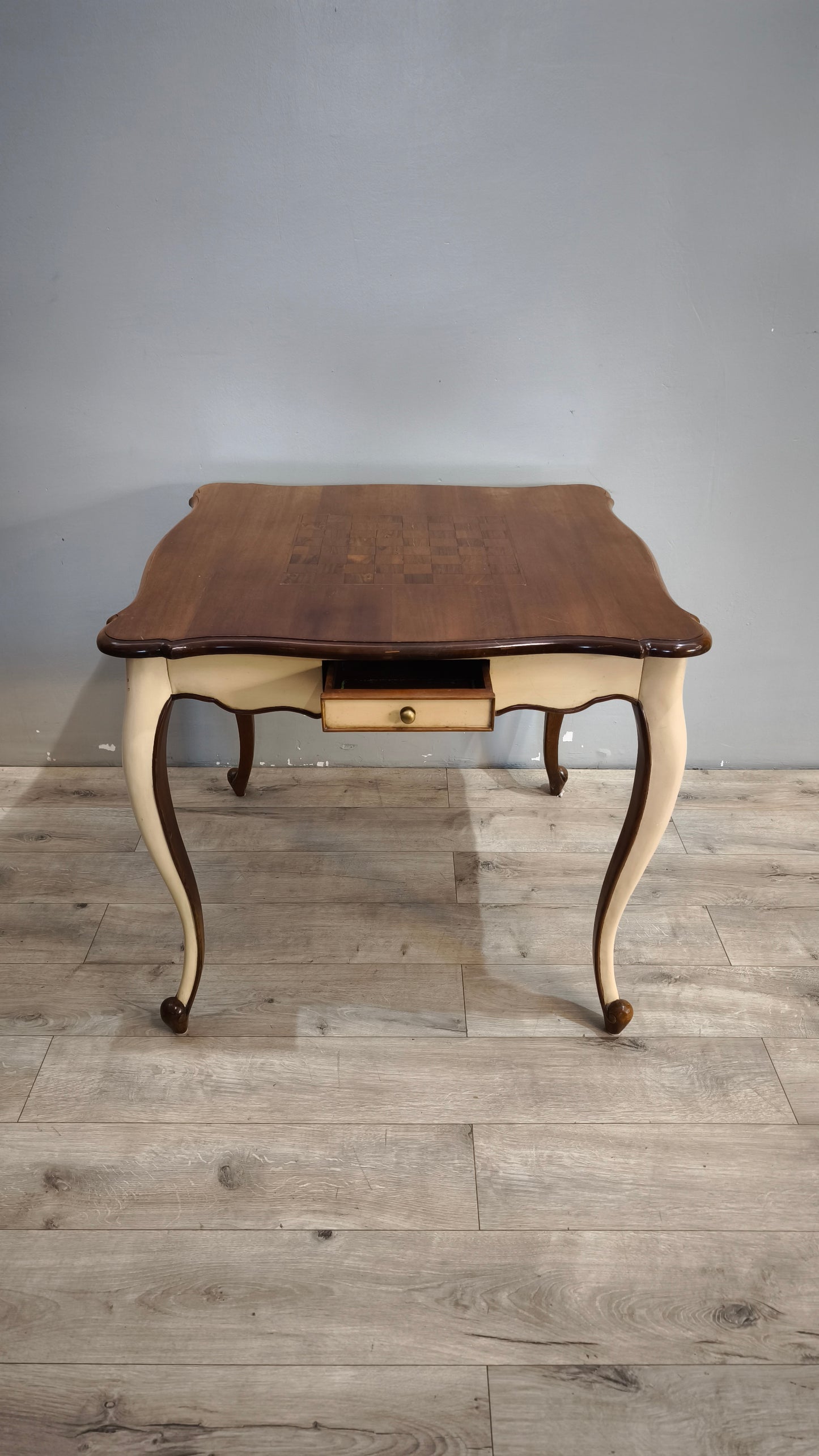 92107 Tavolo da gioco con base bianca e piano in in legno
