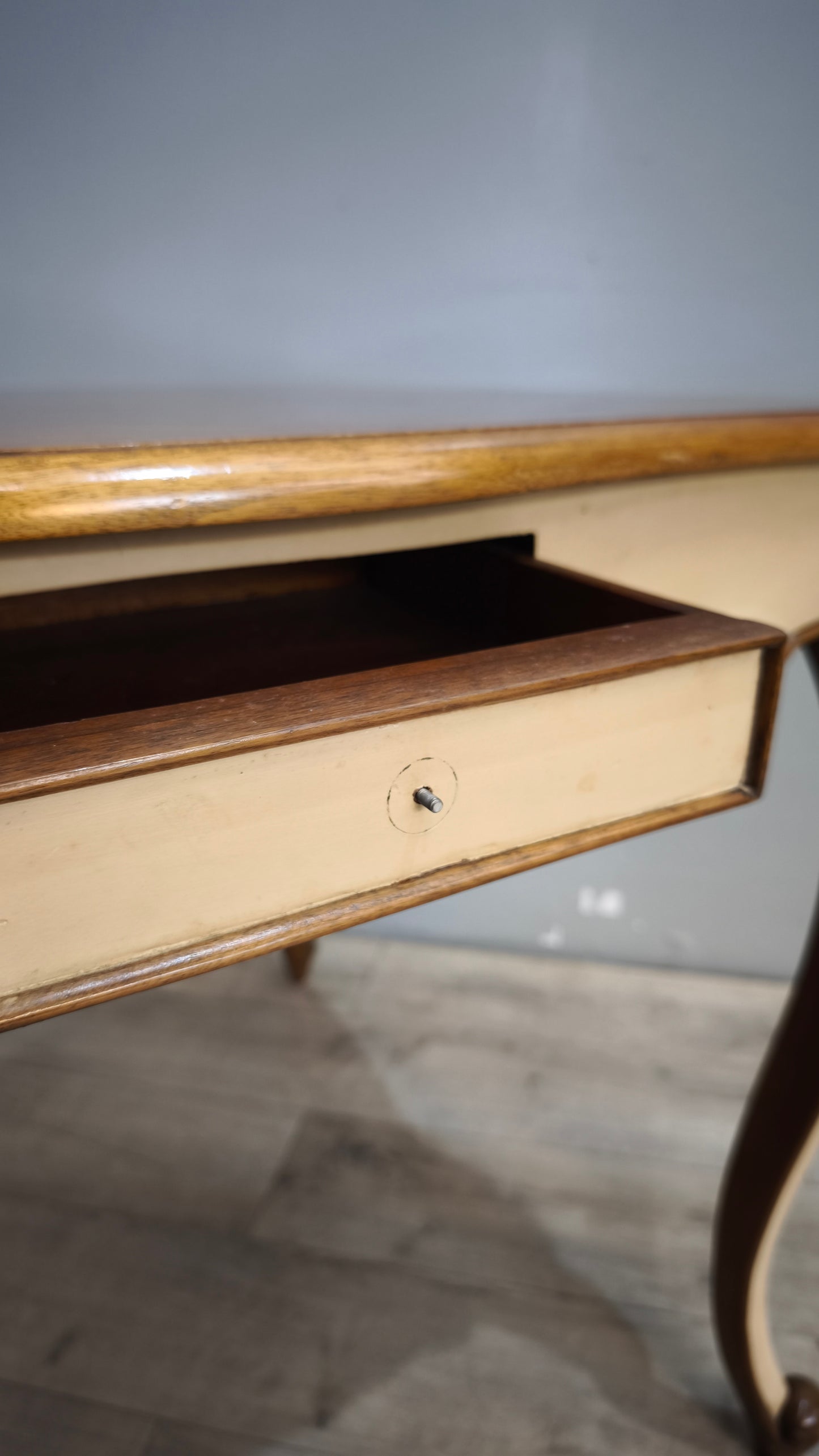 92107 Tavolo da gioco con base bianca e piano in in legno
