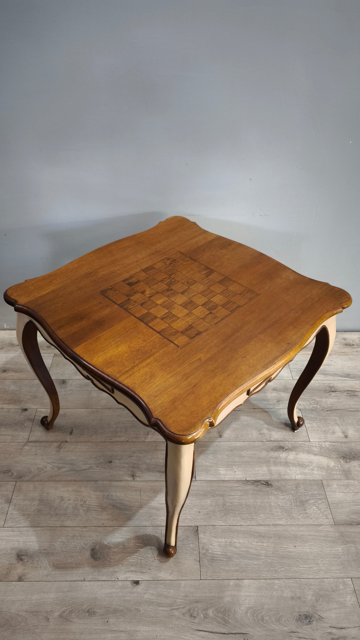92107 Tavolo da gioco con base bianca e piano in in legno