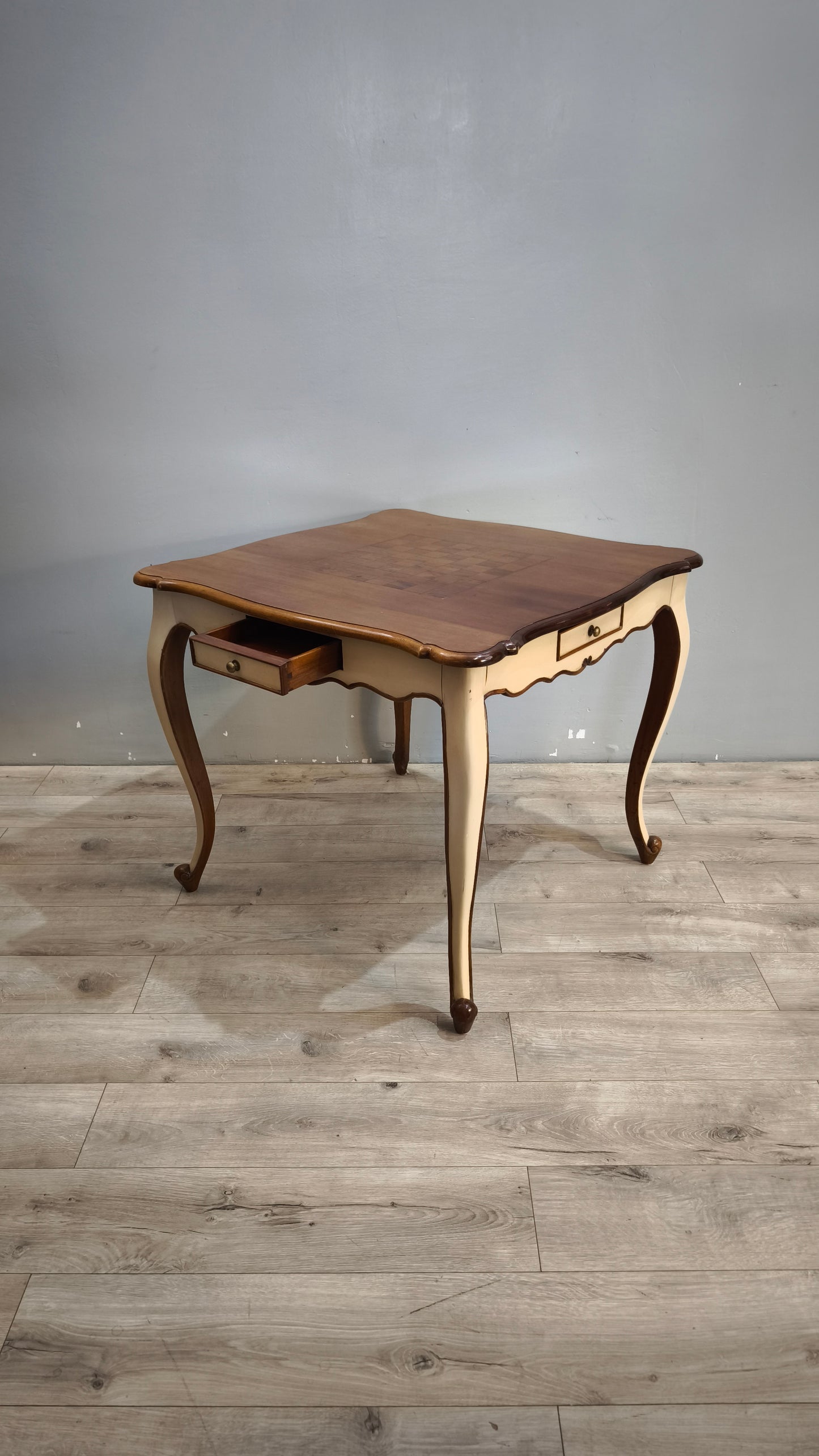 92107 Tavolo da gioco con base bianca e piano in in legno