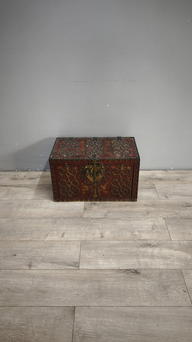 92178 Antico baule cassaforte orientale da viaggio