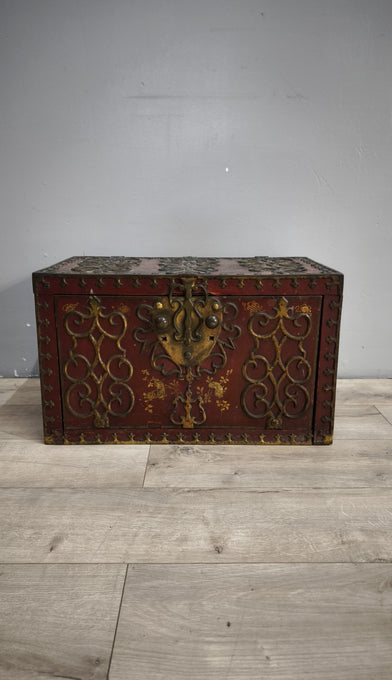 92178 Antico baule cassaforte orientale da viaggio