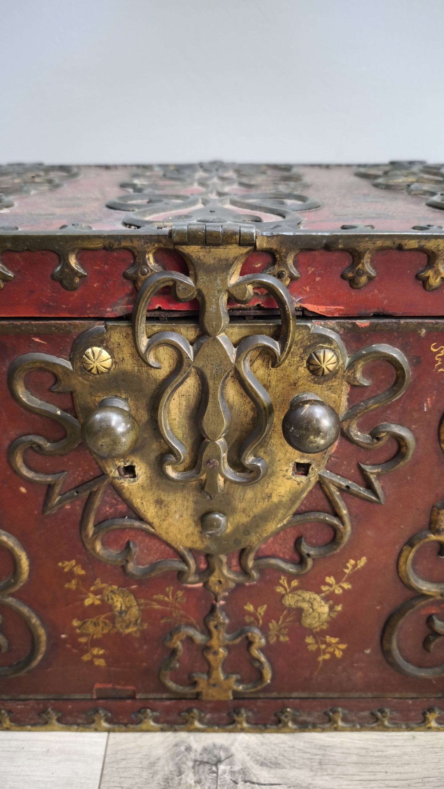 92178 Antico baule cassaforte orientale da viaggio