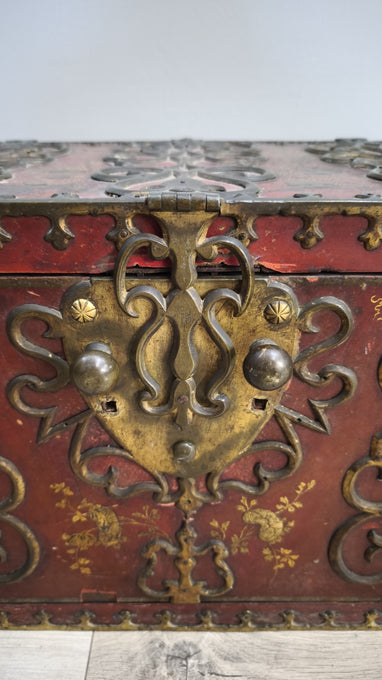 92178 Antico baule cassaforte orientale da viaggio
