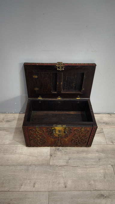 92178 Antico baule cassaforte orientale da viaggio