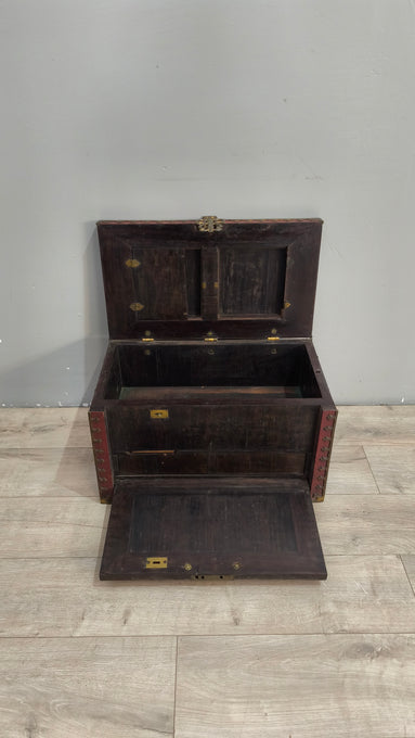 92178 Antico baule cassaforte orientale da viaggio