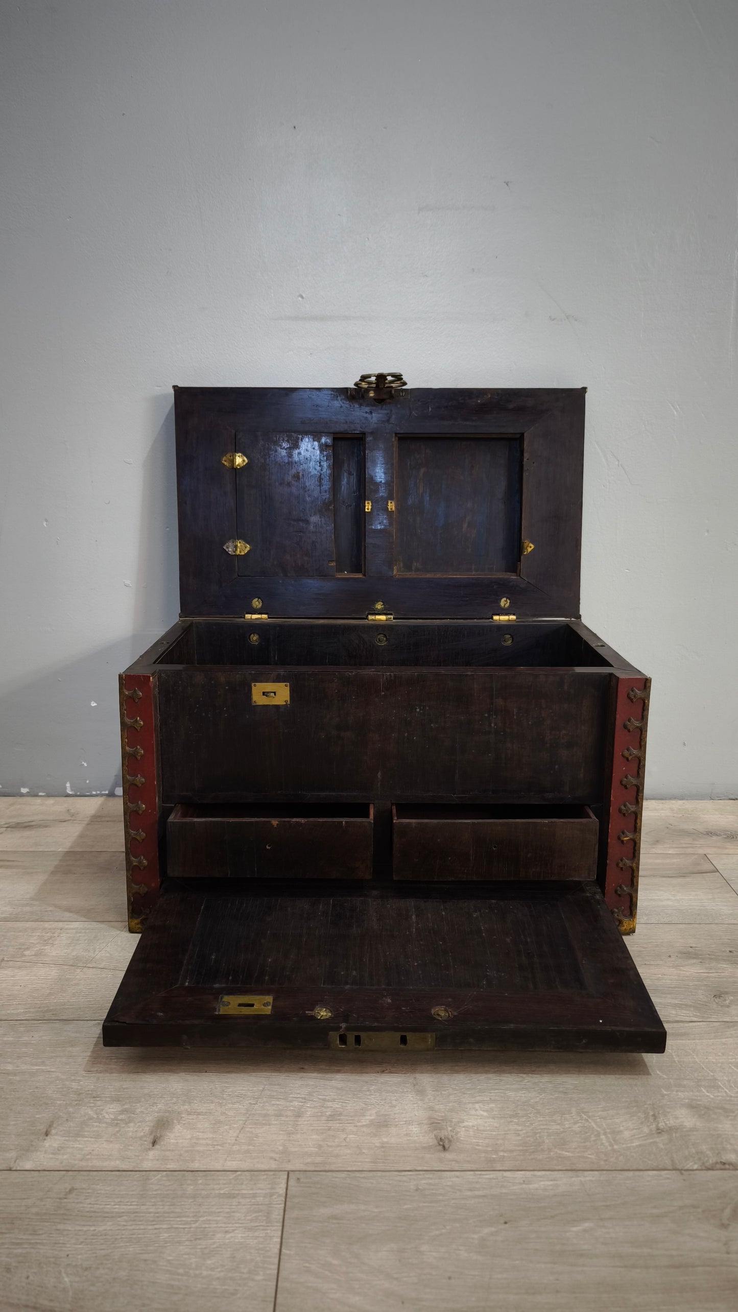 92178 Antico baule cassaforte orientale da viaggio