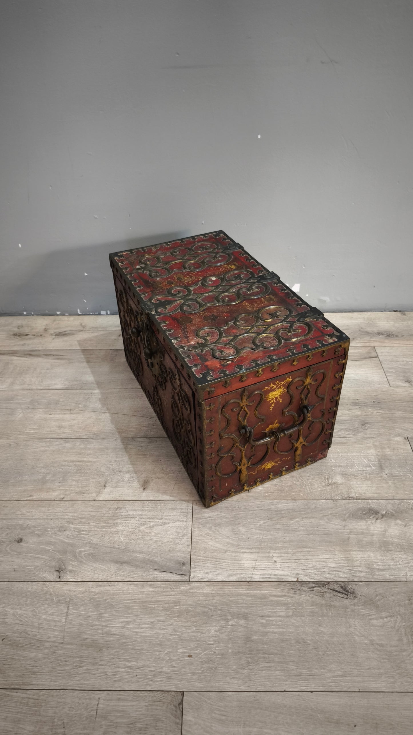 92178 Antico baule cassaforte orientale da viaggio