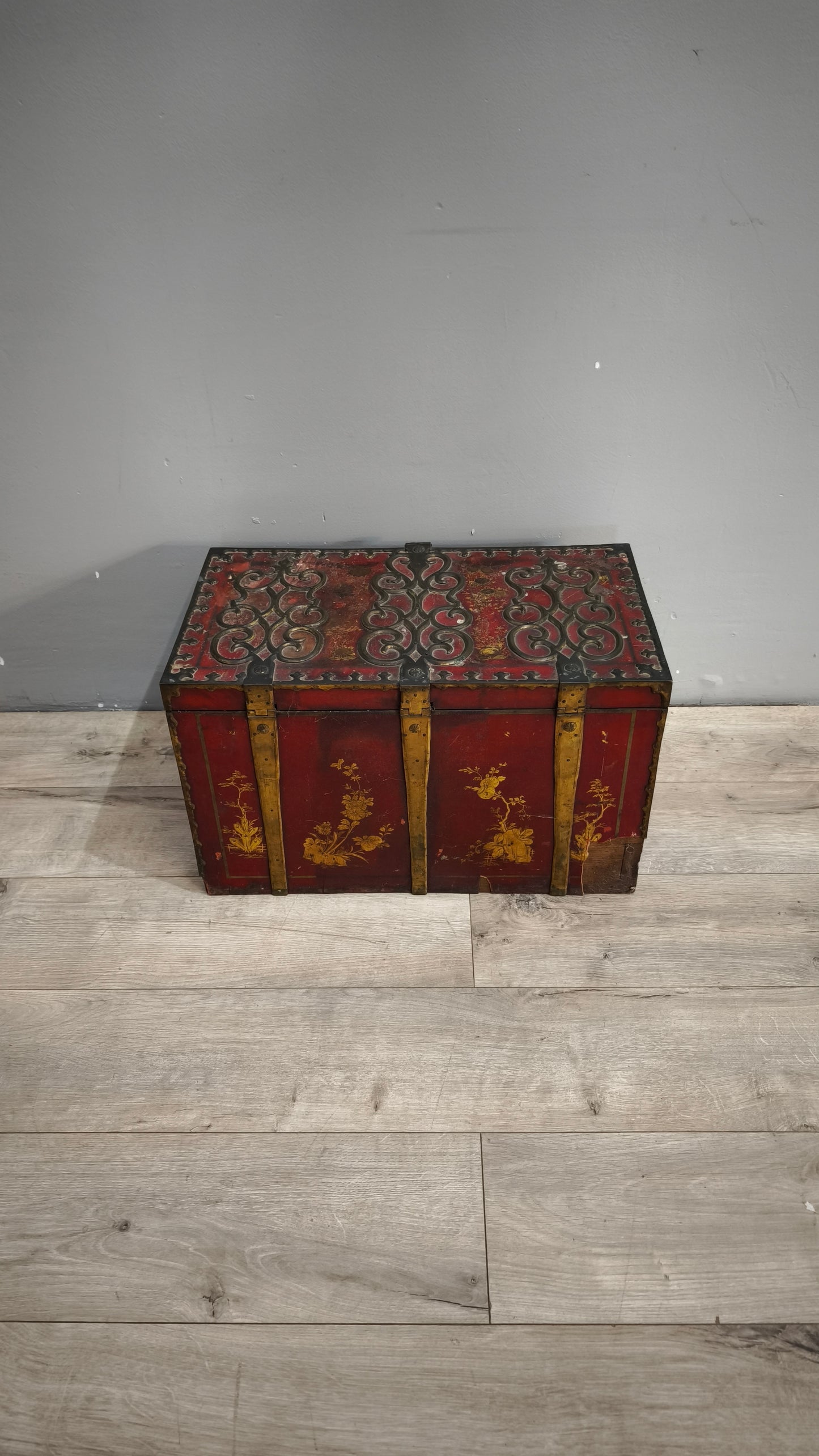 92178 Antico baule cassaforte orientale da viaggio