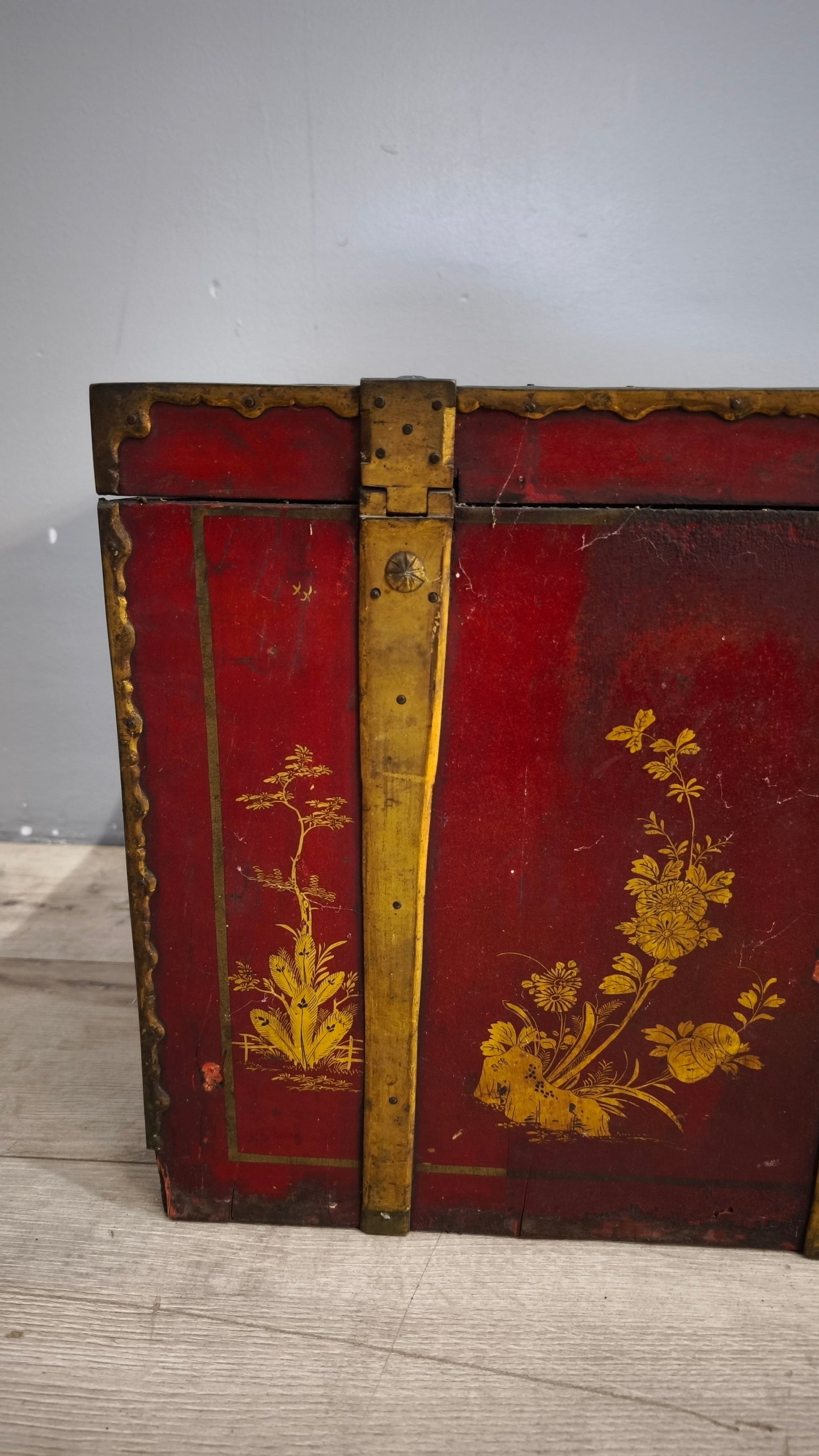 92178 Antico baule cassaforte orientale da viaggio