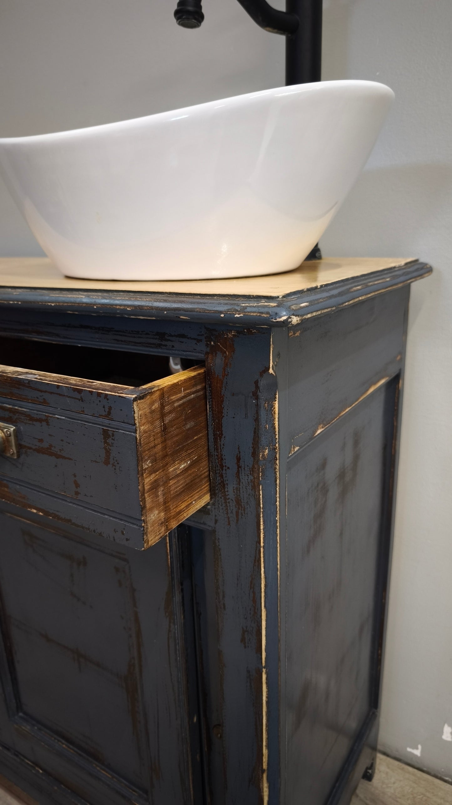 92152 Mobile bagno rustico con sportelli scorrevoli