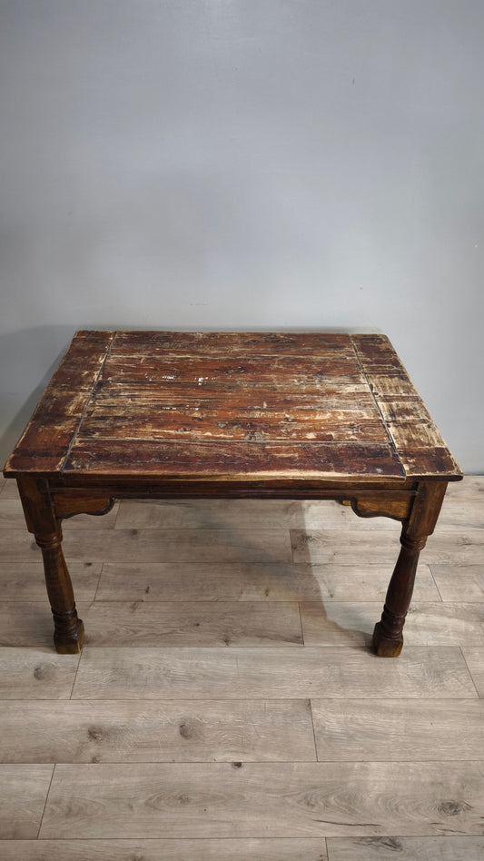 92108 Tavolo in legno massello con piano rettangolare