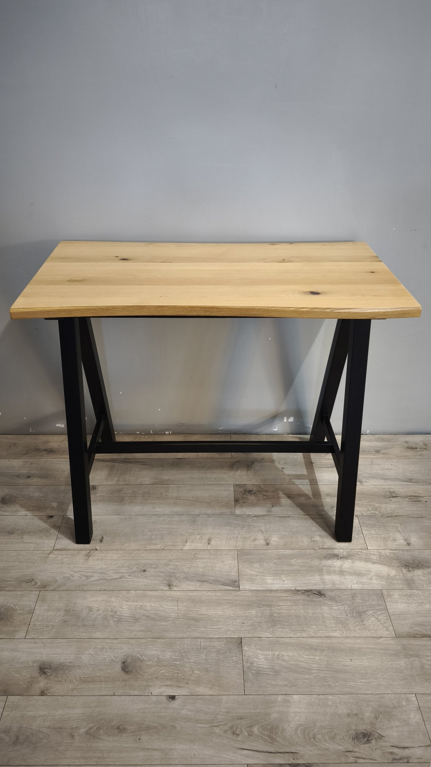 92154 Tavolo alto in legno con base nera