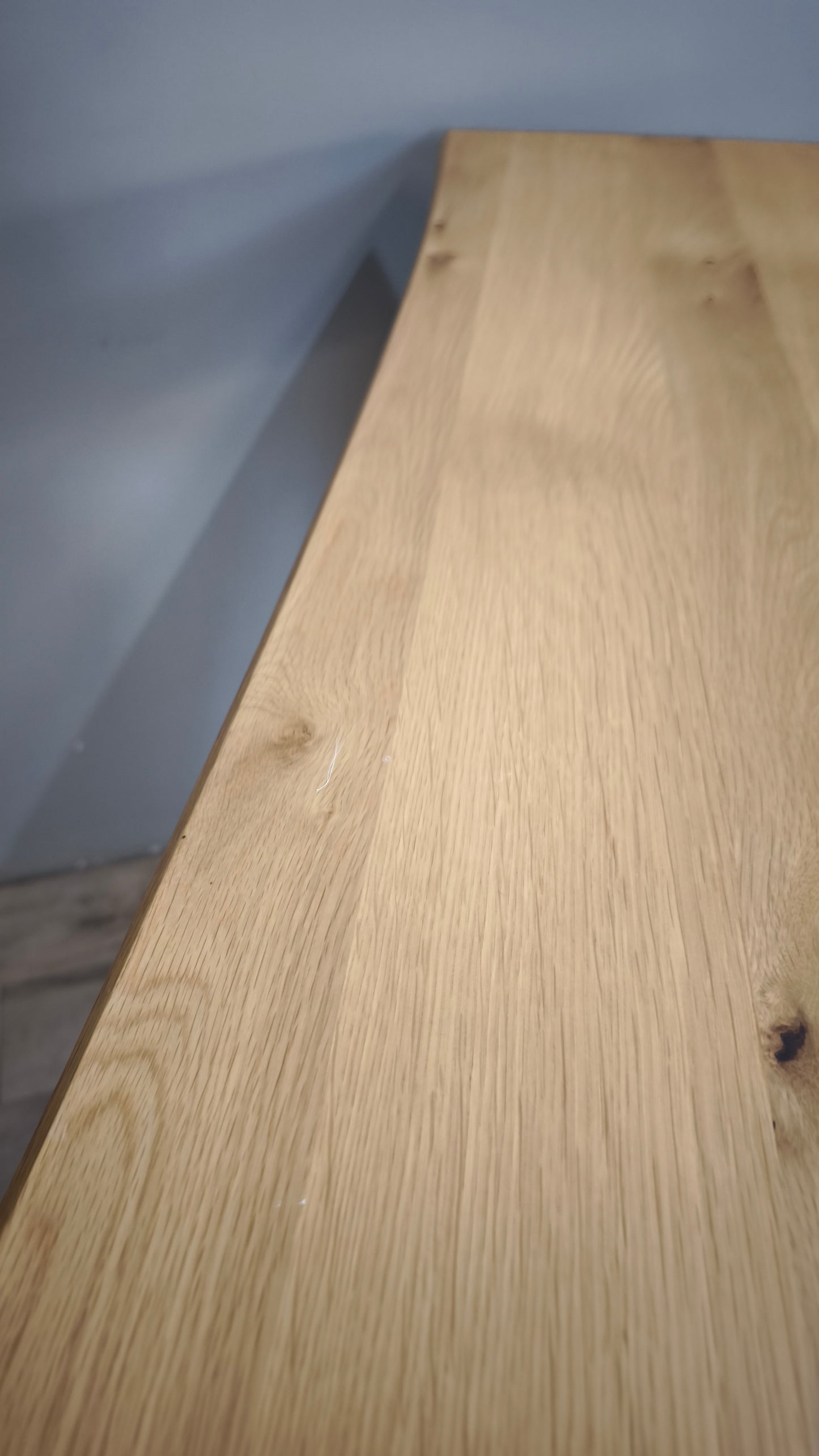 92154 Tavolo alto in legno con base nera