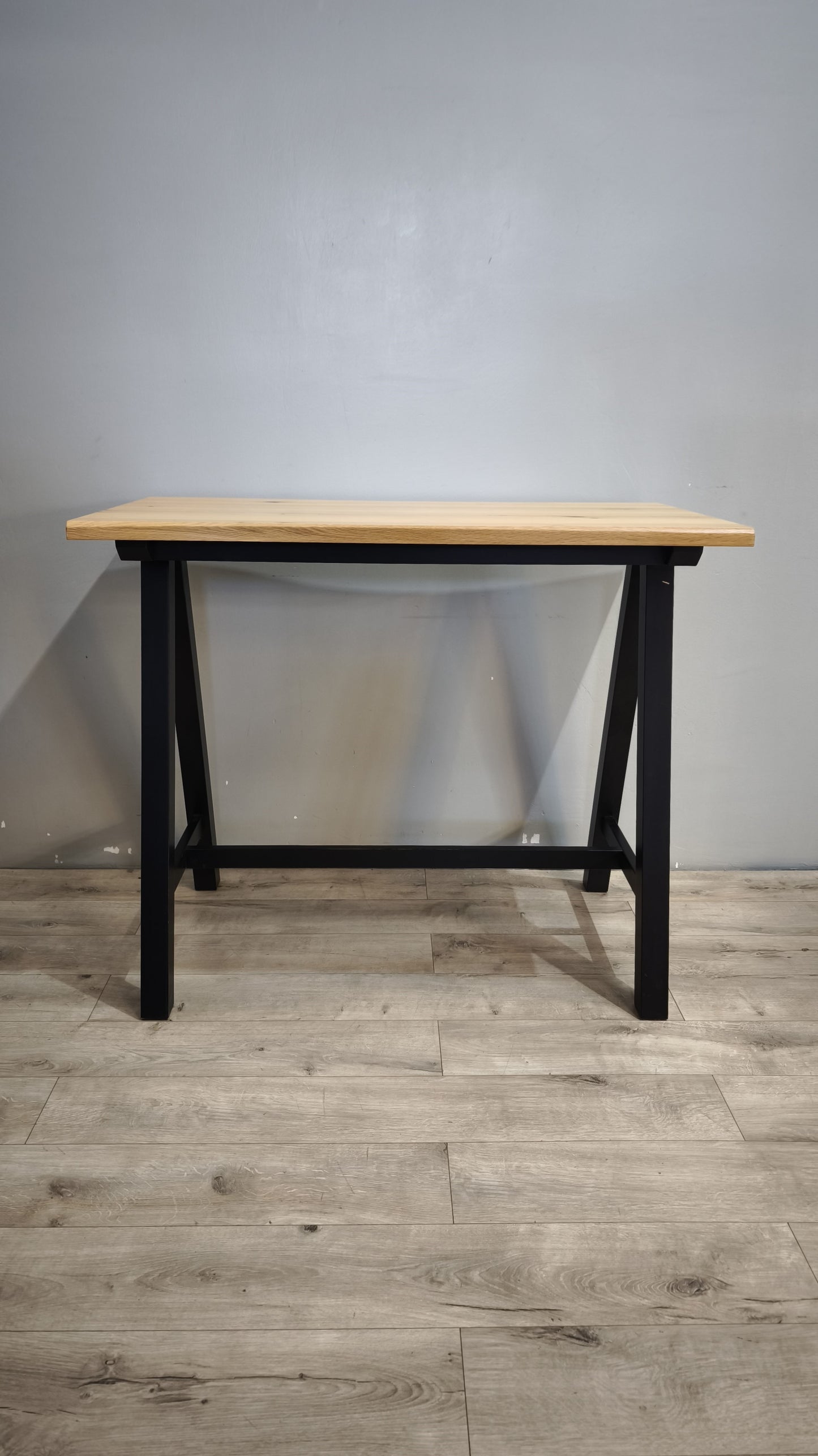 92154 Tavolo alto in legno con base nera