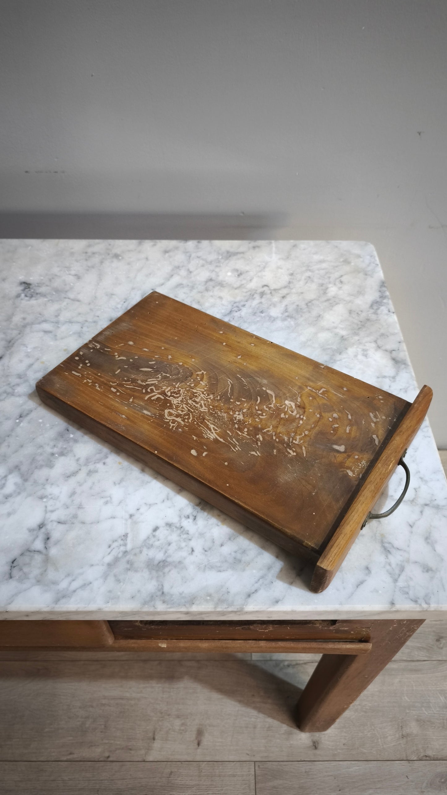 92162 Tavolo con piano in marmo, tagliere e spianatoia