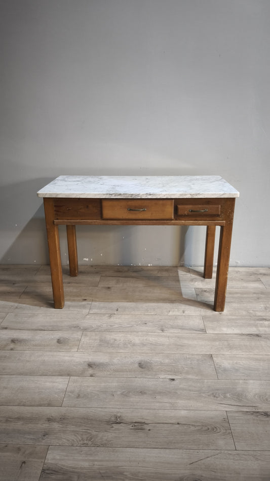 92162 Tavolo con piano in marmo, tagliere e spianatoia