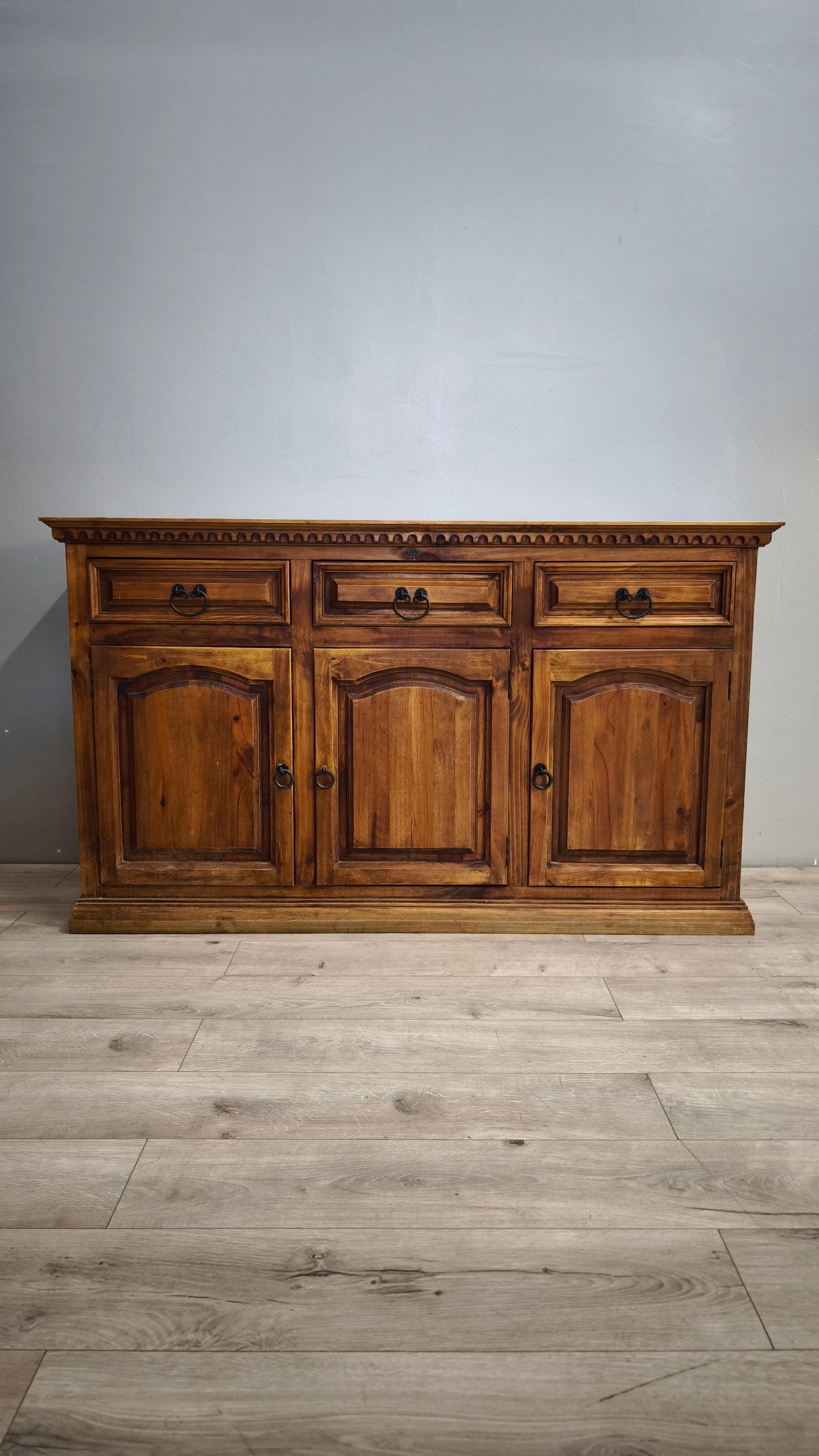 227 Servante tre cassetti e tre sportelli in legno