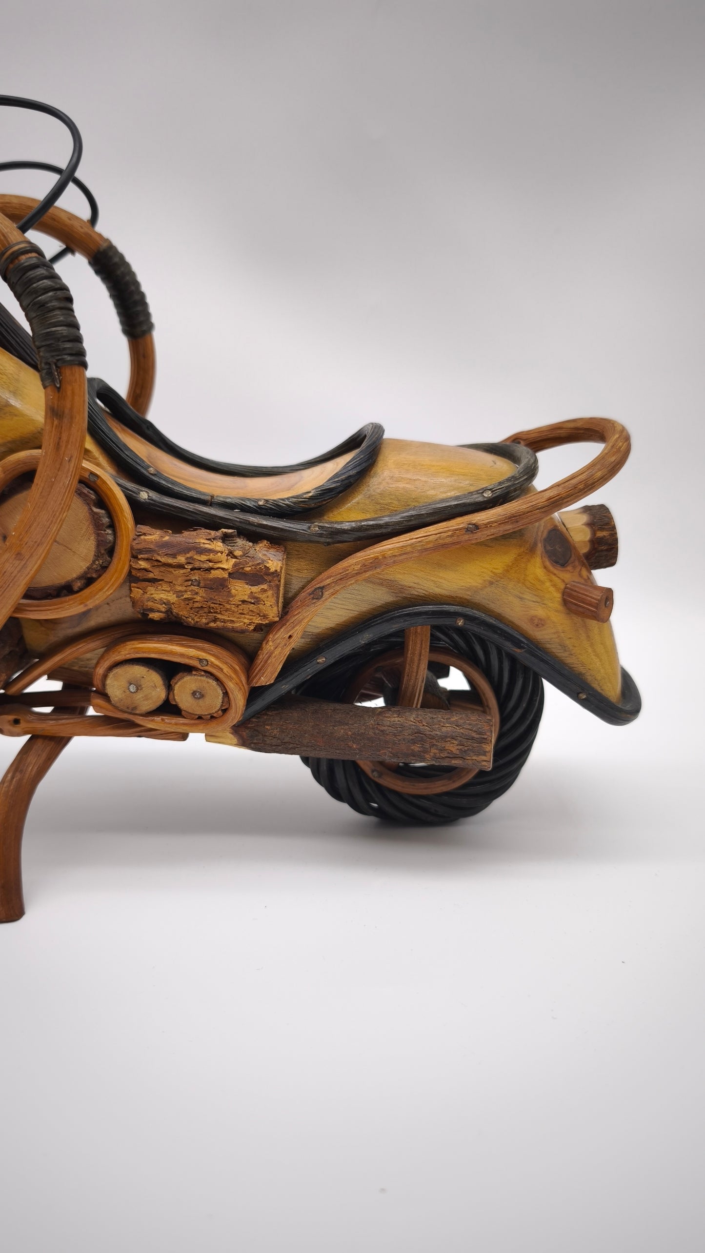 92087 Modellino moto in legno