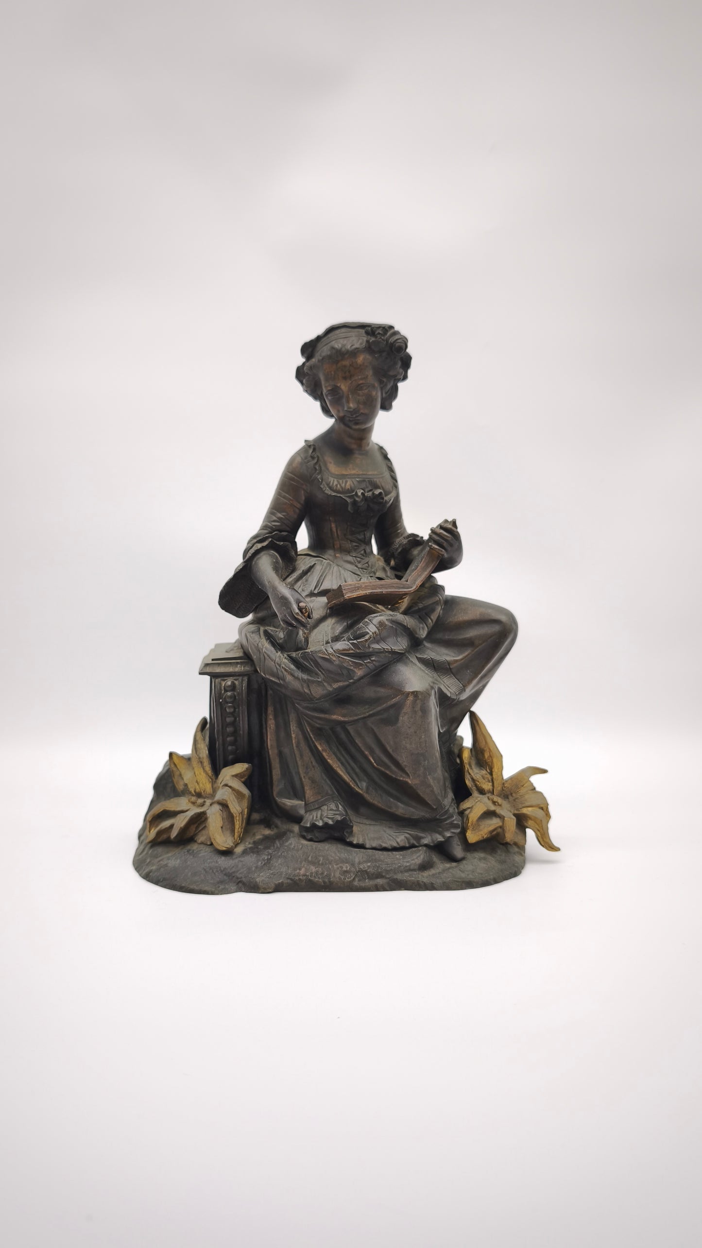 92050 Scultura donna in bronzo