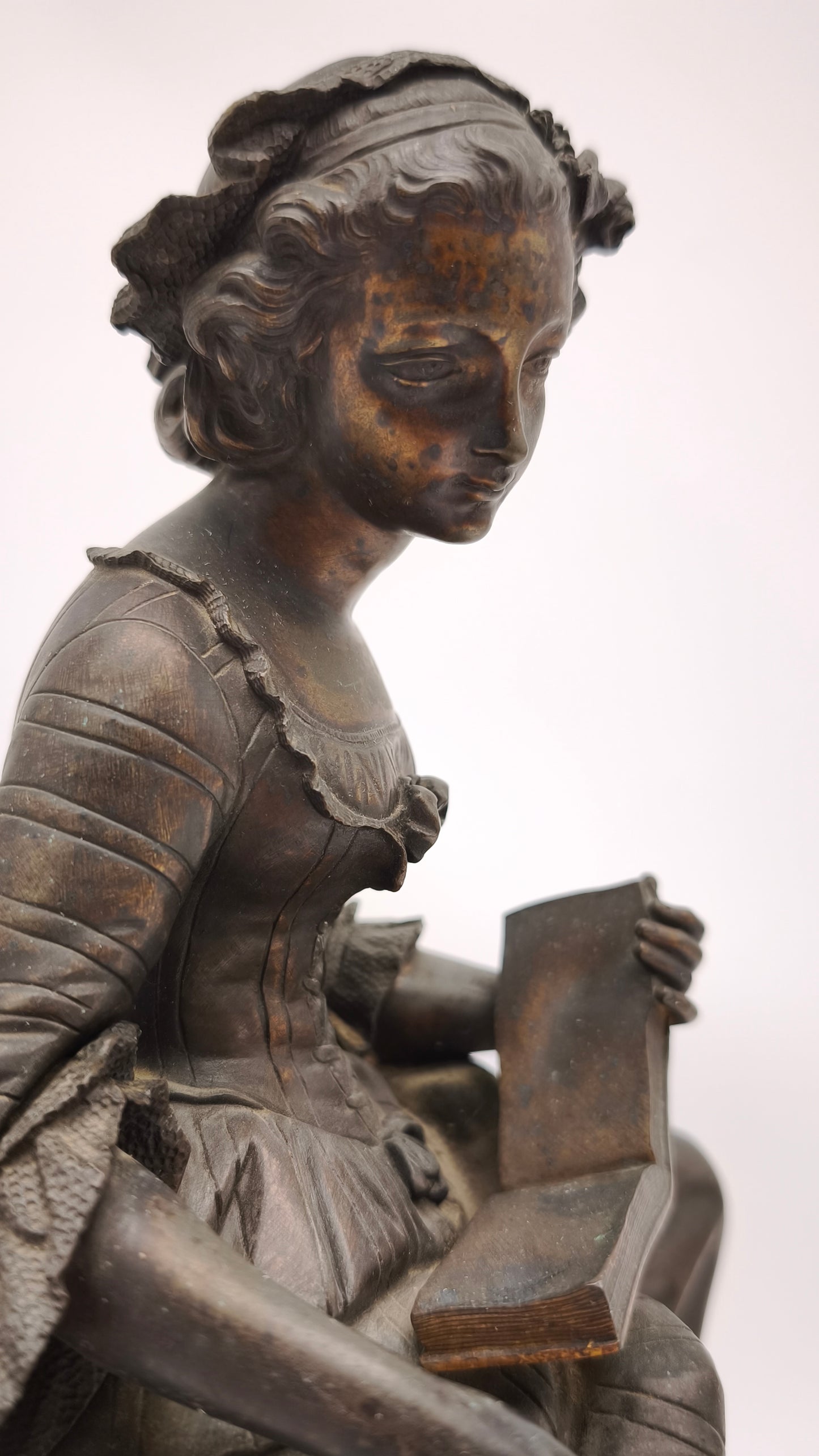 92050 Scultura donna in bronzo