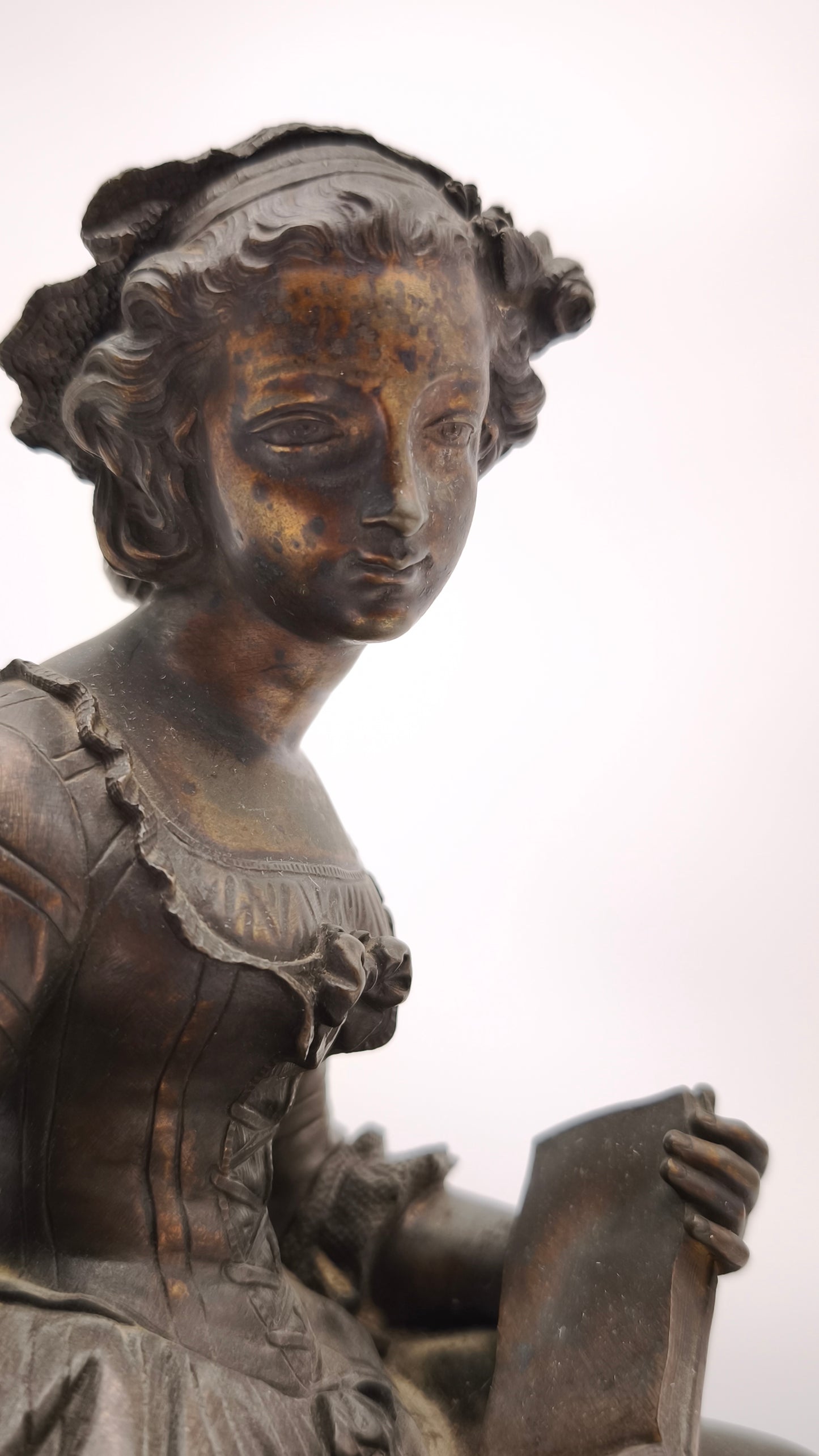 92050 Scultura donna in bronzo