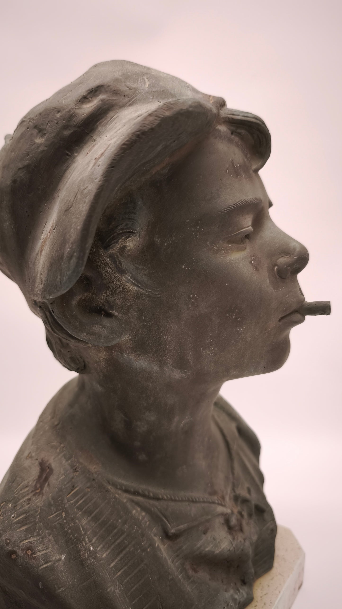 92045 Scultura in bronzo 'Scugnizzo' firmata De Martino con base in marmo