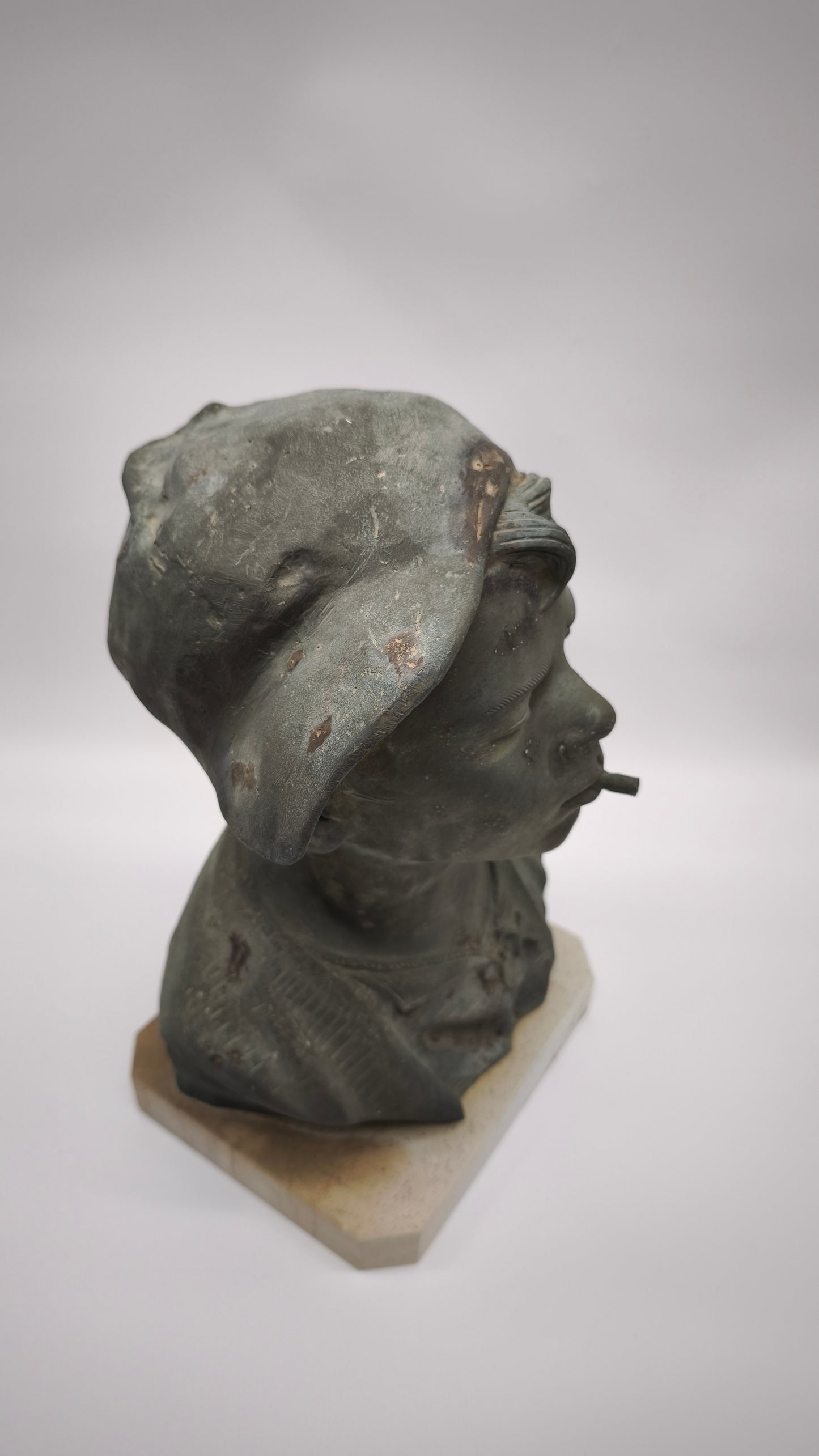 92045 Scultura in bronzo 'Scugnizzo' firmata De Martino con base in marmo