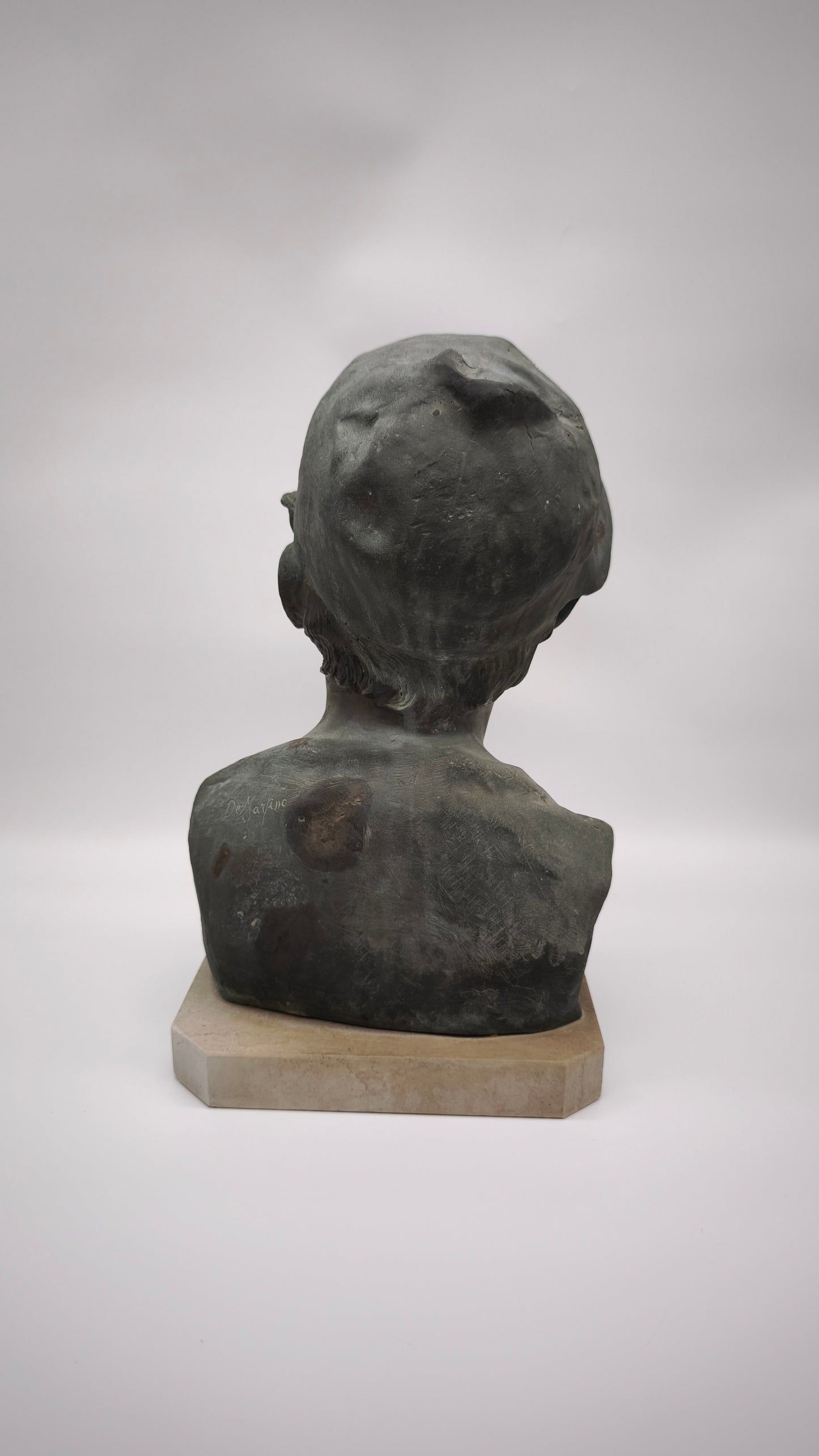 92045 Scultura in bronzo 'Scugnizzo' firmata De Martino con base in marmo