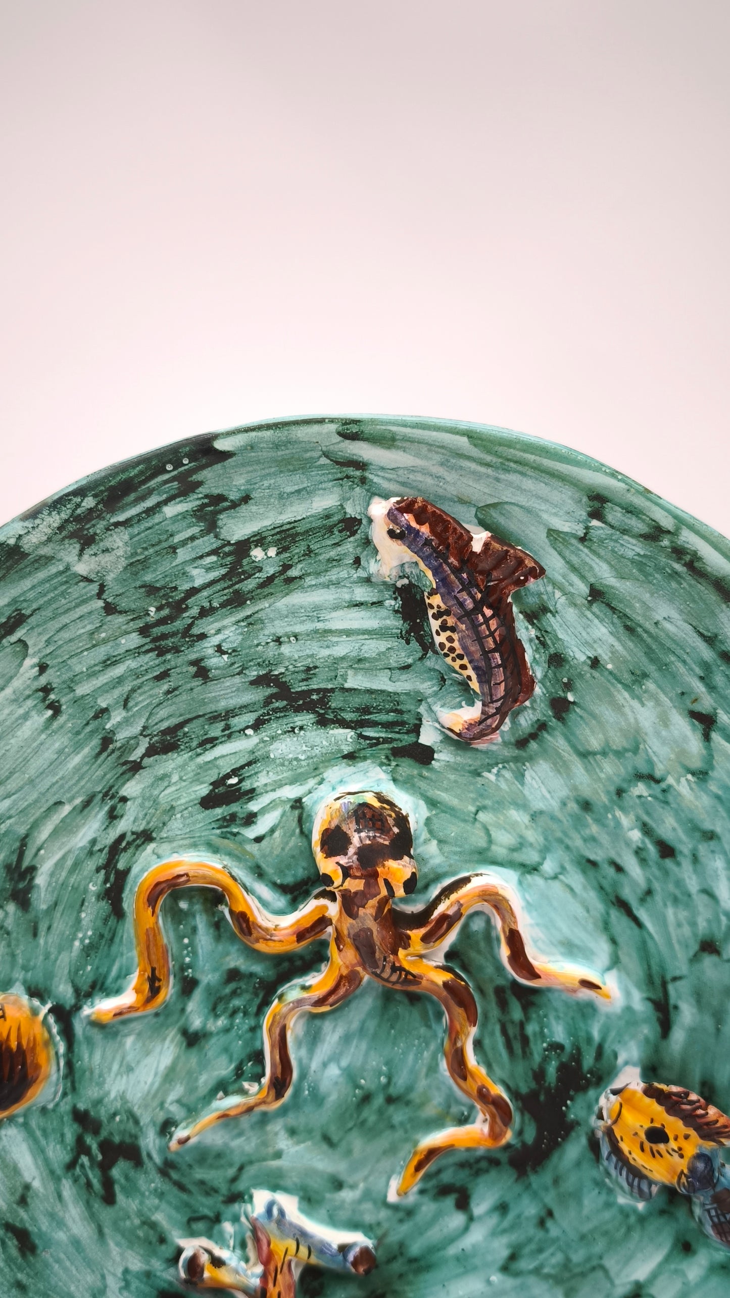 92159 Piatto in ceramica Vietri con decorazione marina