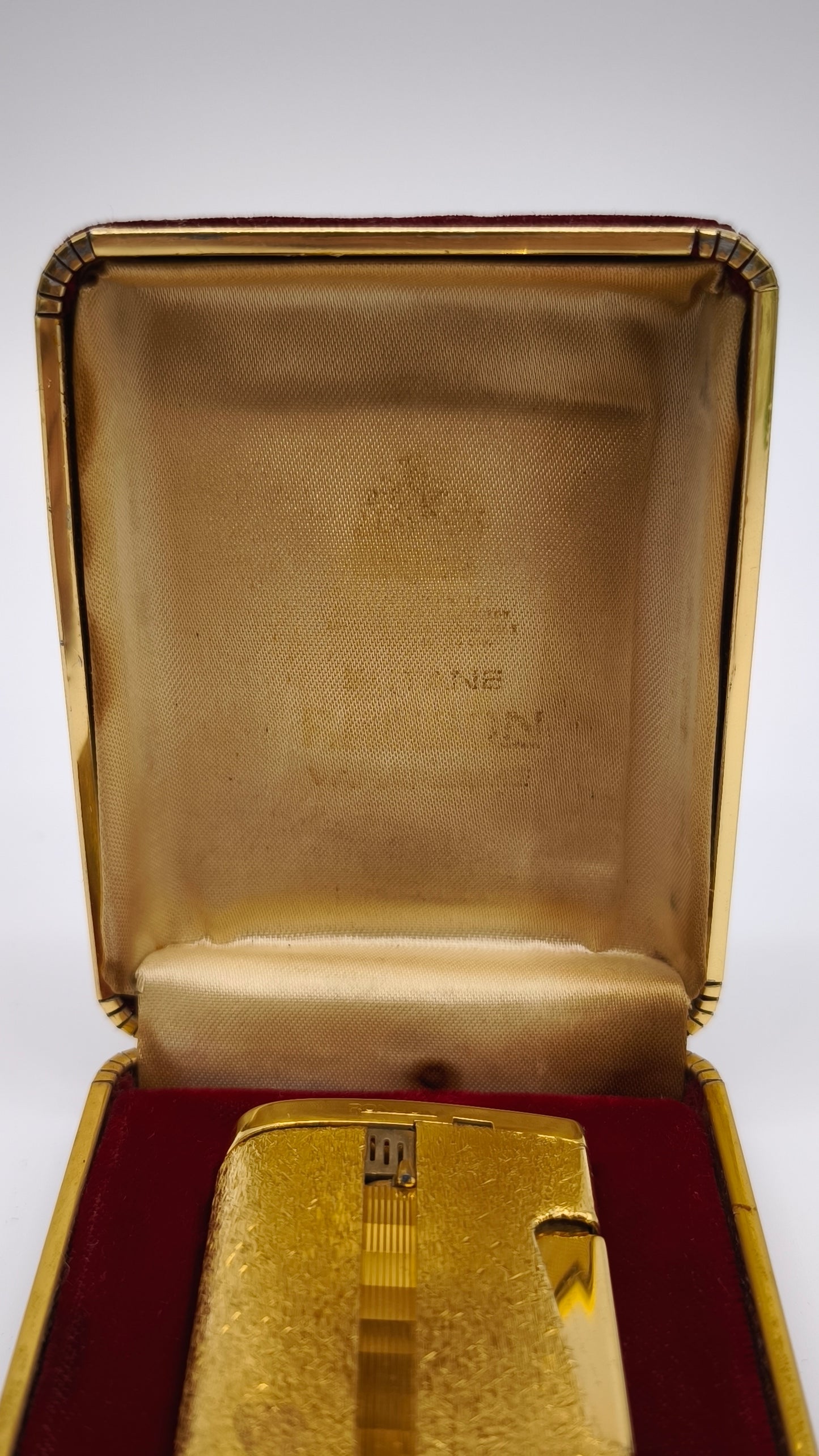 91024 Accendino vintage Ronson in metallo dorato con custodia