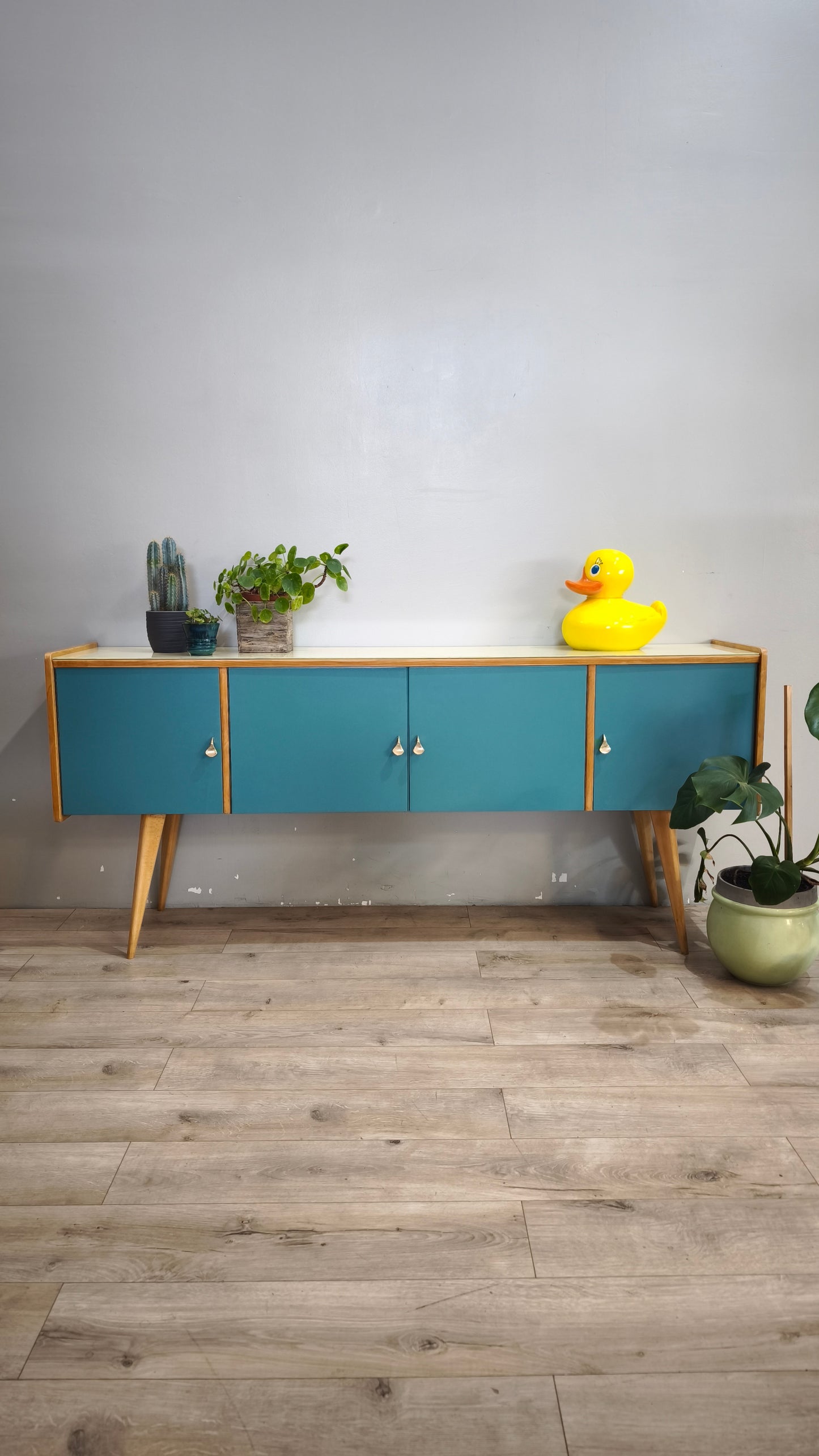 92179 Sideboard anni '60 quattro sportelli dipinta verde