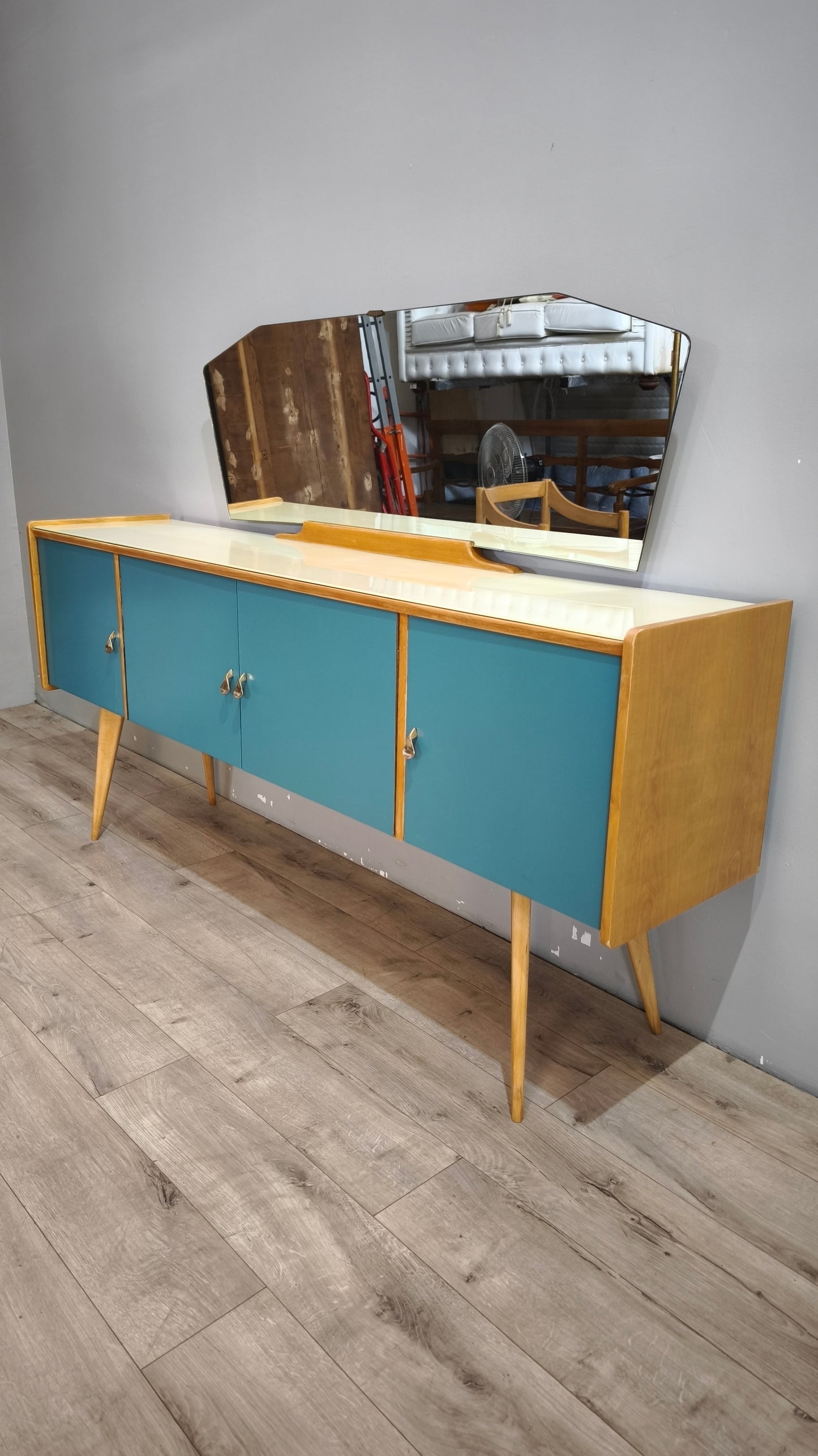92179 Sideboard anni '60 quattro sportelli dipinta verde