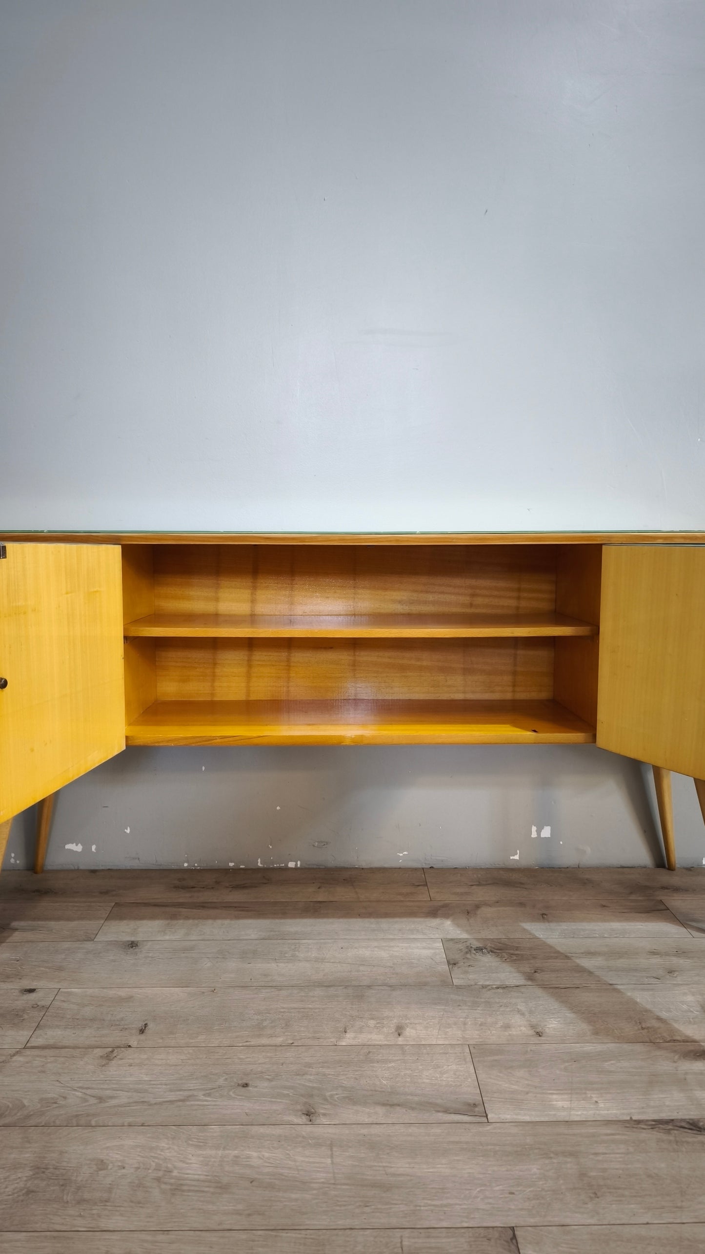 92179 Sideboard anni '60 quattro sportelli dipinta verde