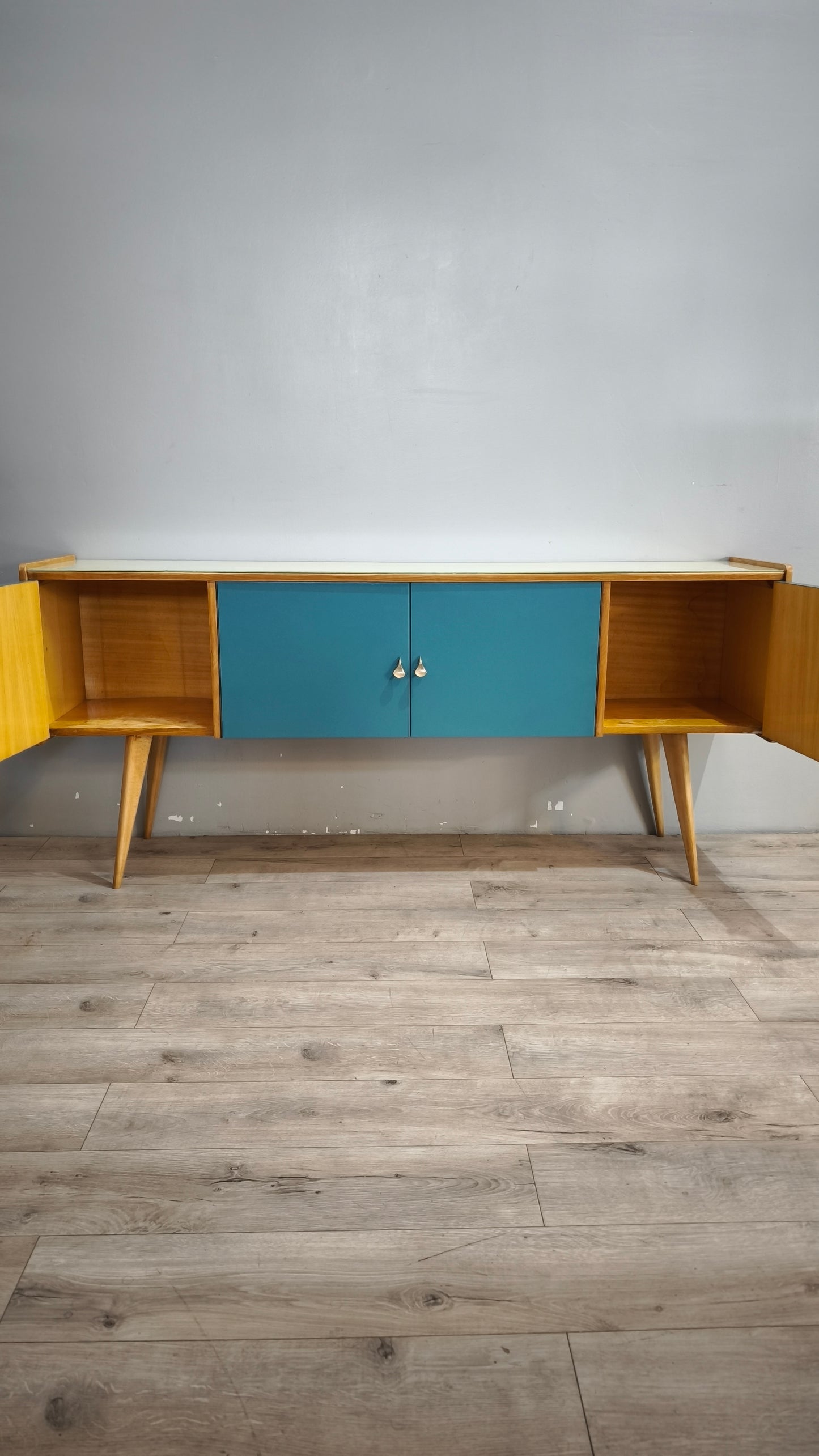 92179 Sideboard anni '60 quattro sportelli dipinta verde