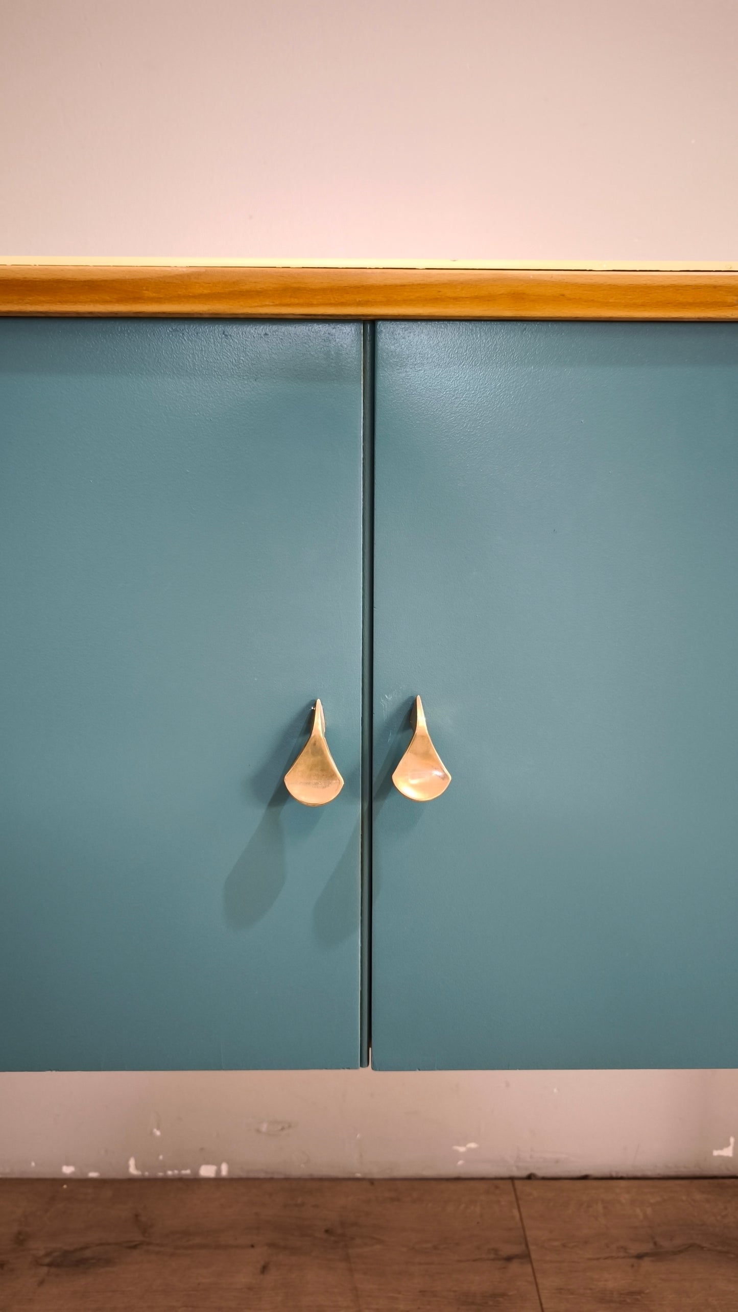92179 Sideboard anni '60 quattro sportelli dipinta verde