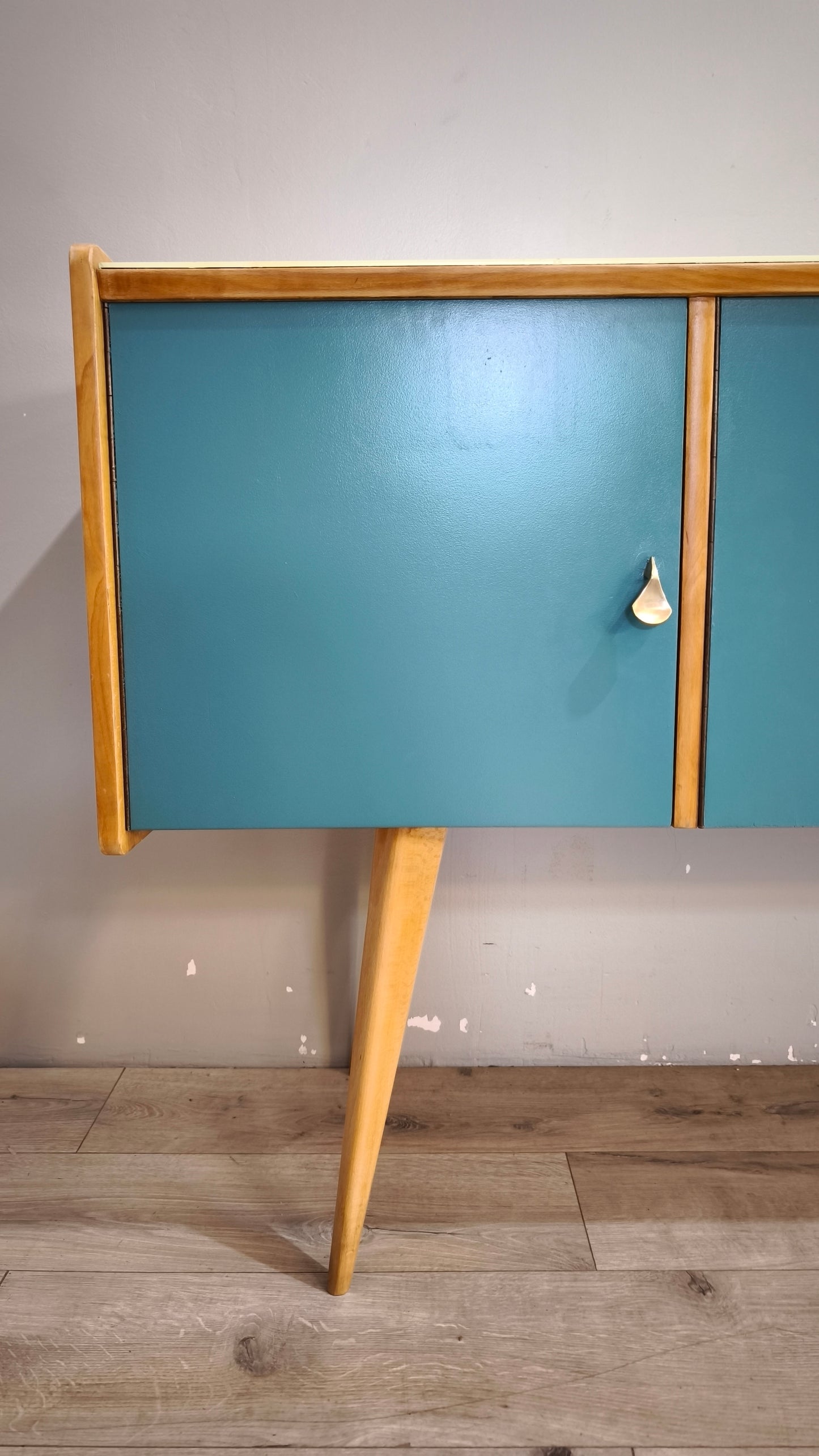 92179 Sideboard anni '60 quattro sportelli dipinta verde