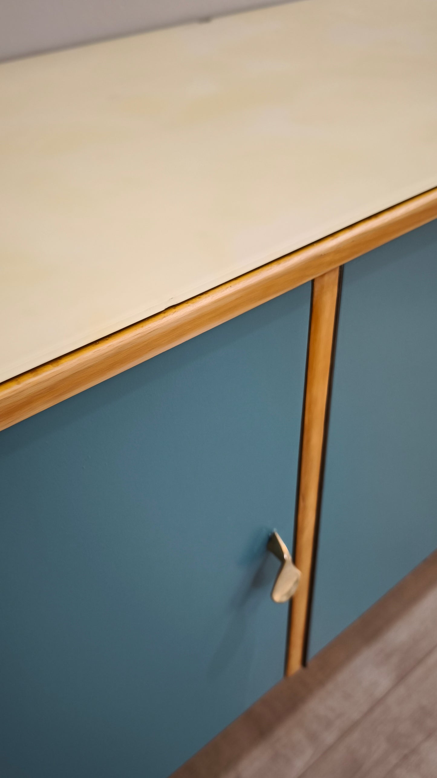 92179 Sideboard anni '60 quattro sportelli dipinta verde