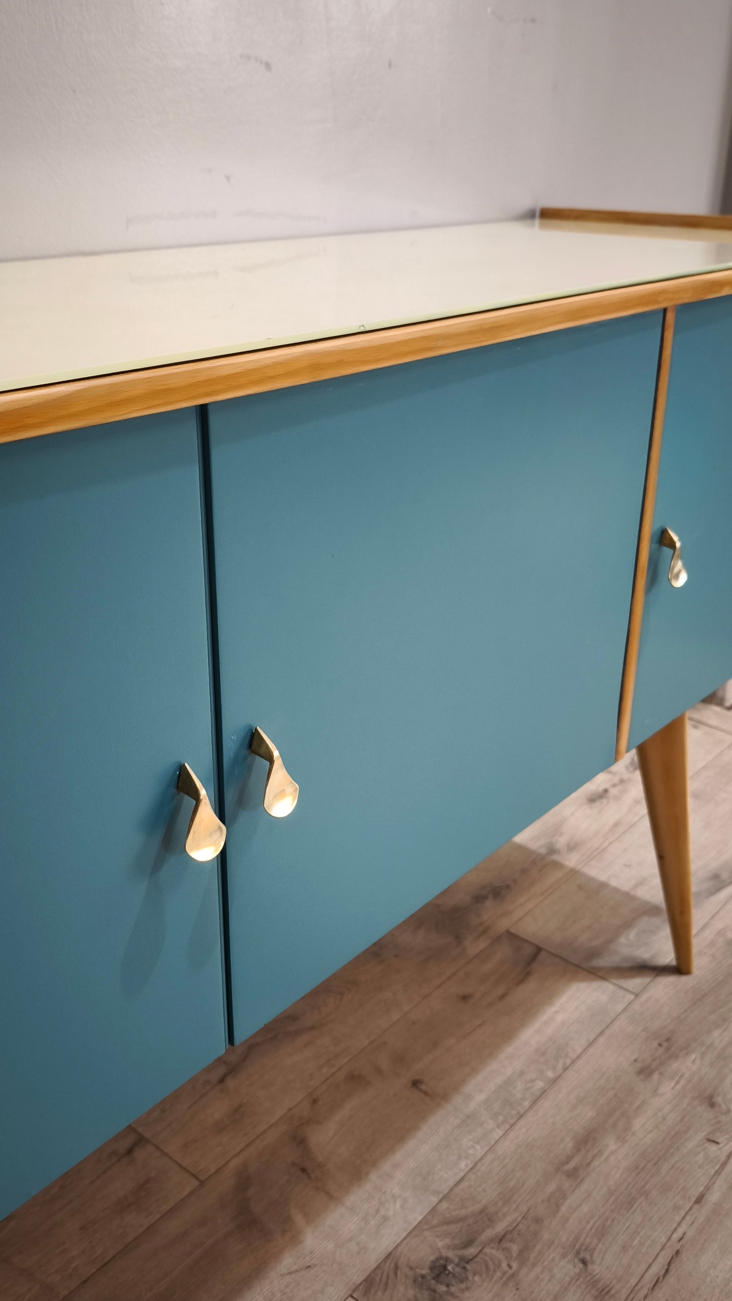 92179 Sideboard anni '60 quattro sportelli dipinta verde