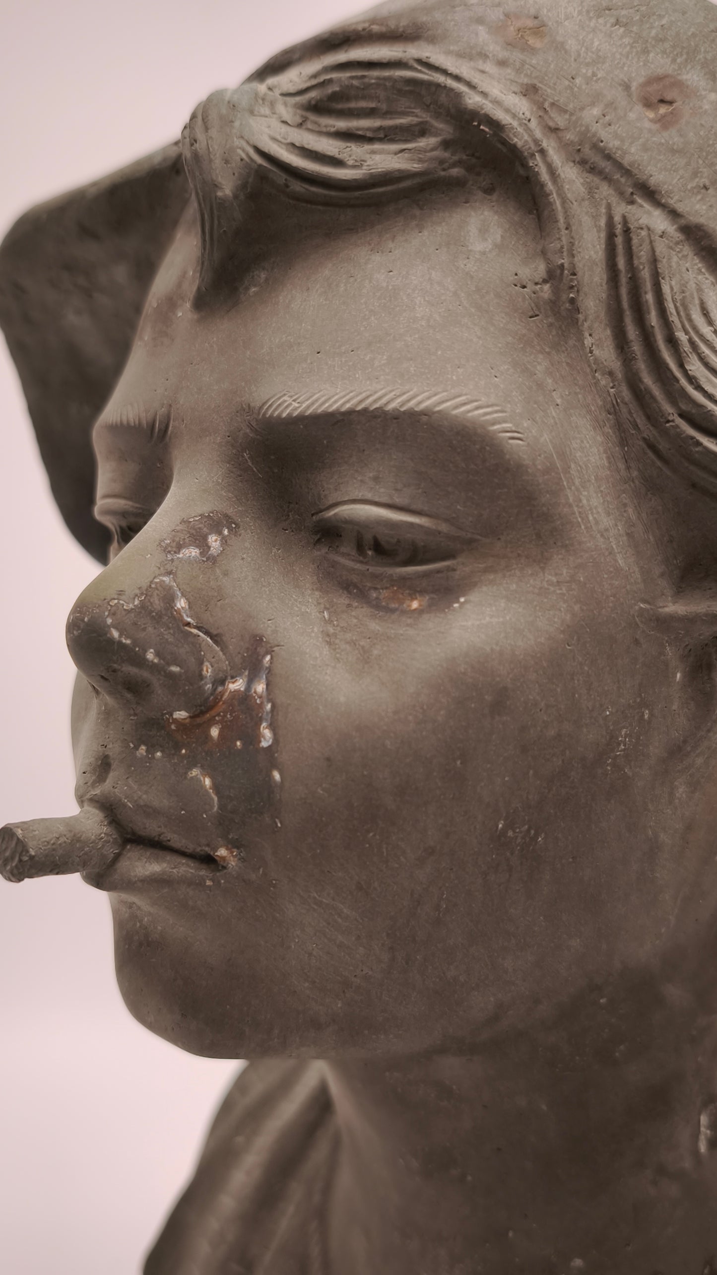 92045 Scultura in bronzo 'Scugnizzo' firmata De Martino con base in marmo