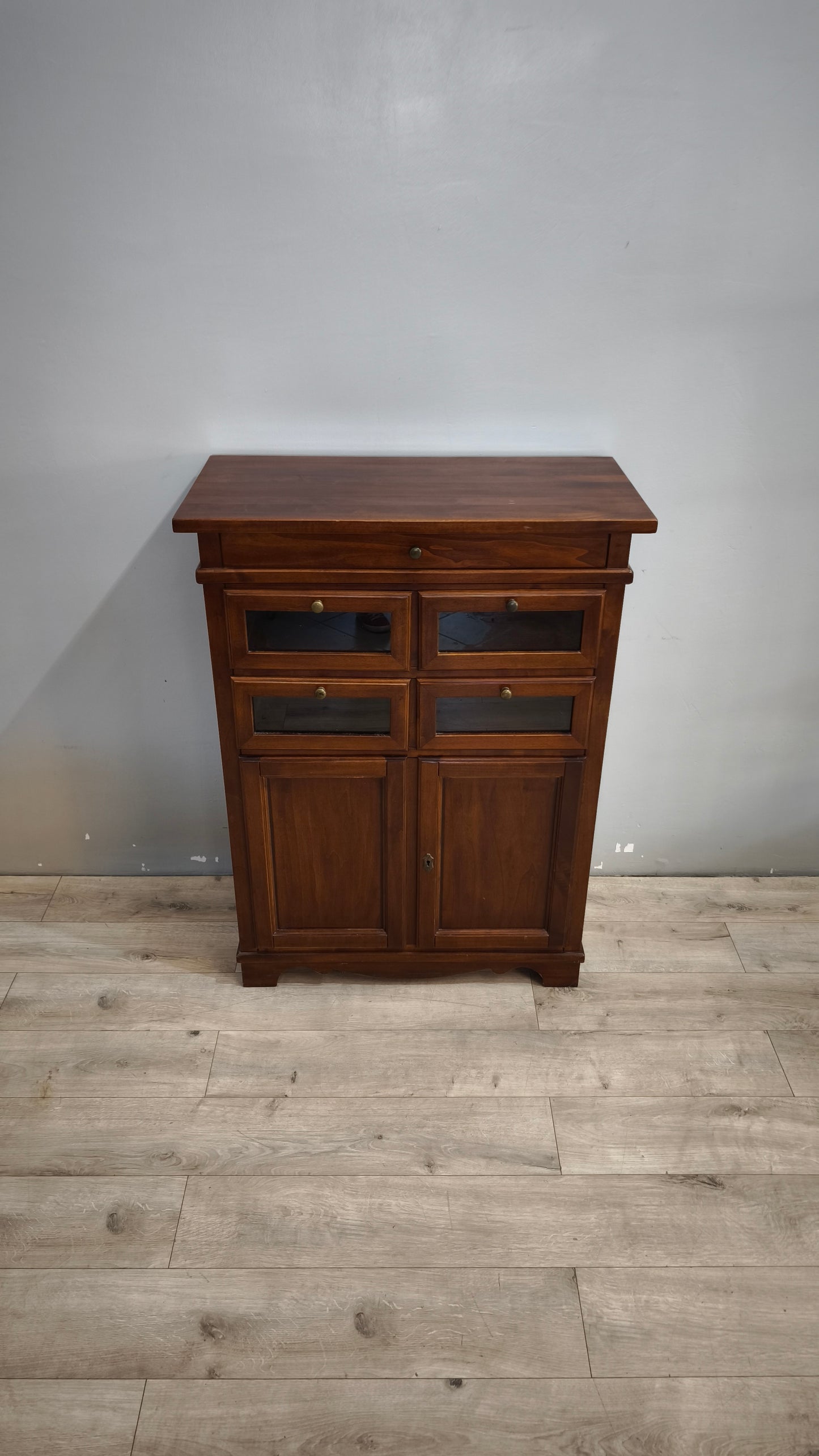 92196 Credenzina arte povera con cinque cassetti e due sportelli