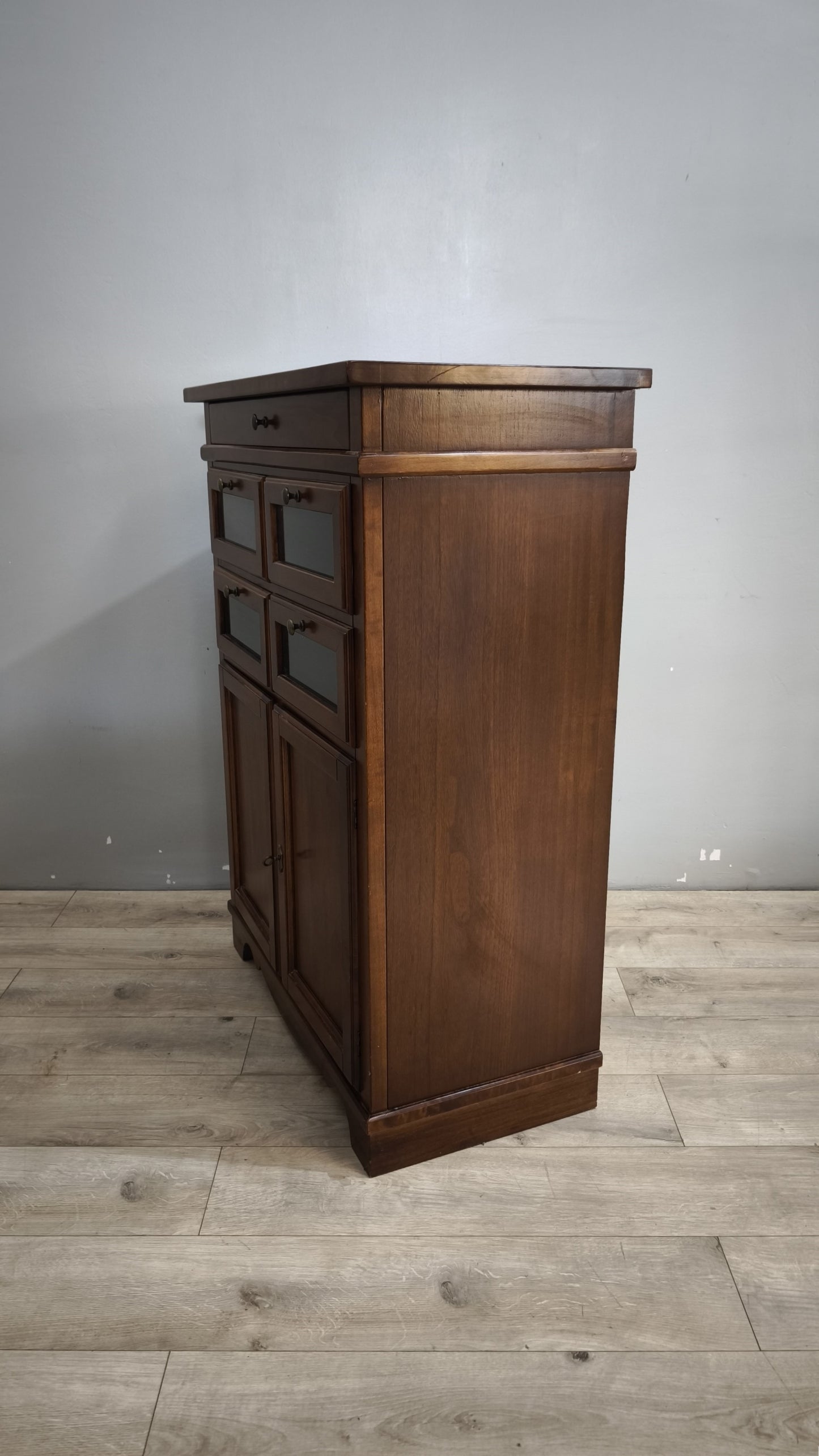 92196 Credenzina arte povera con cinque cassetti e due sportelli