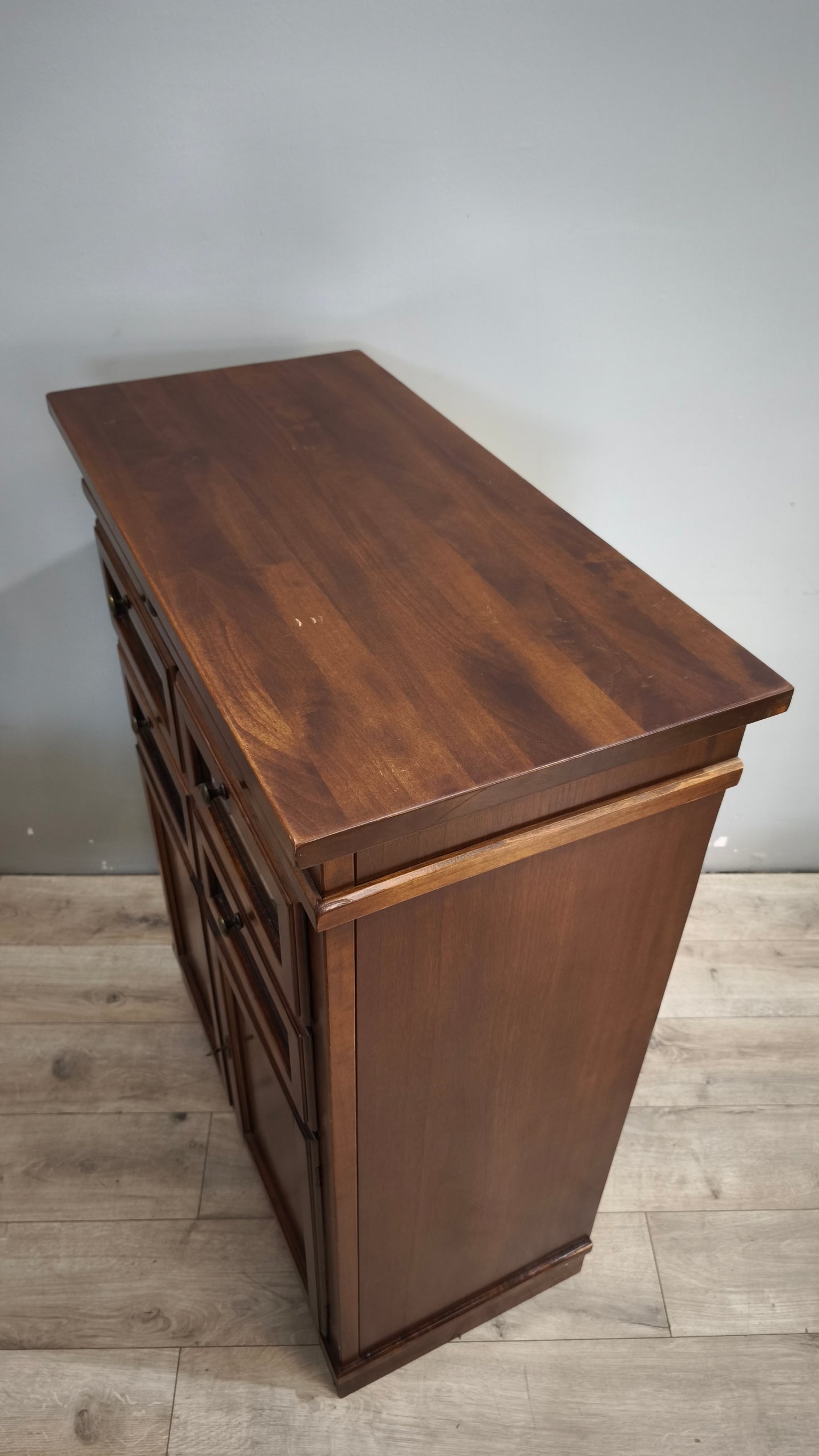 92196 Credenzina arte povera con cinque cassetti e due sportelli