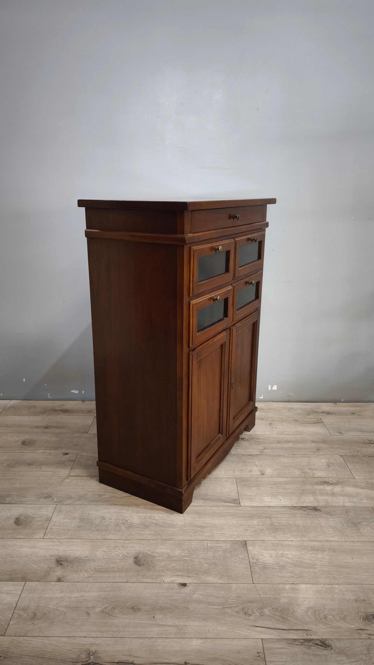 92196 Credenzina arte povera con cinque cassetti e due sportelli