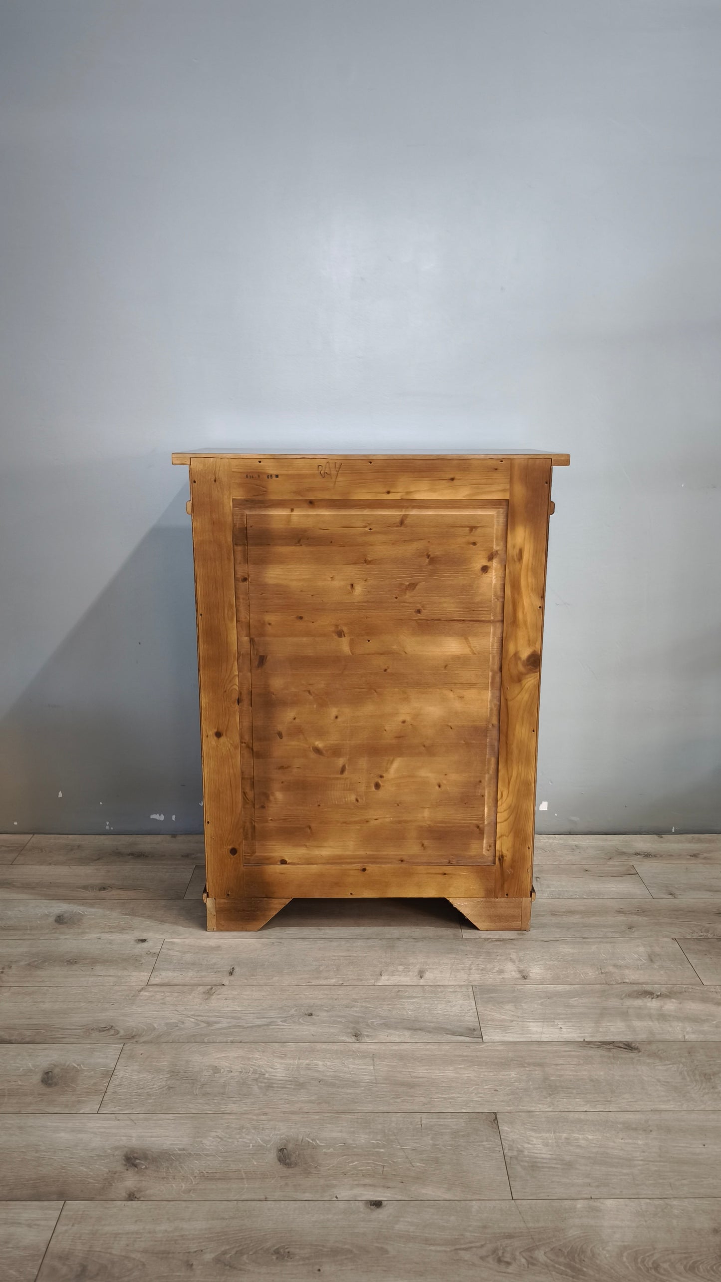 92196 Credenzina arte povera con cinque cassetti e due sportelli