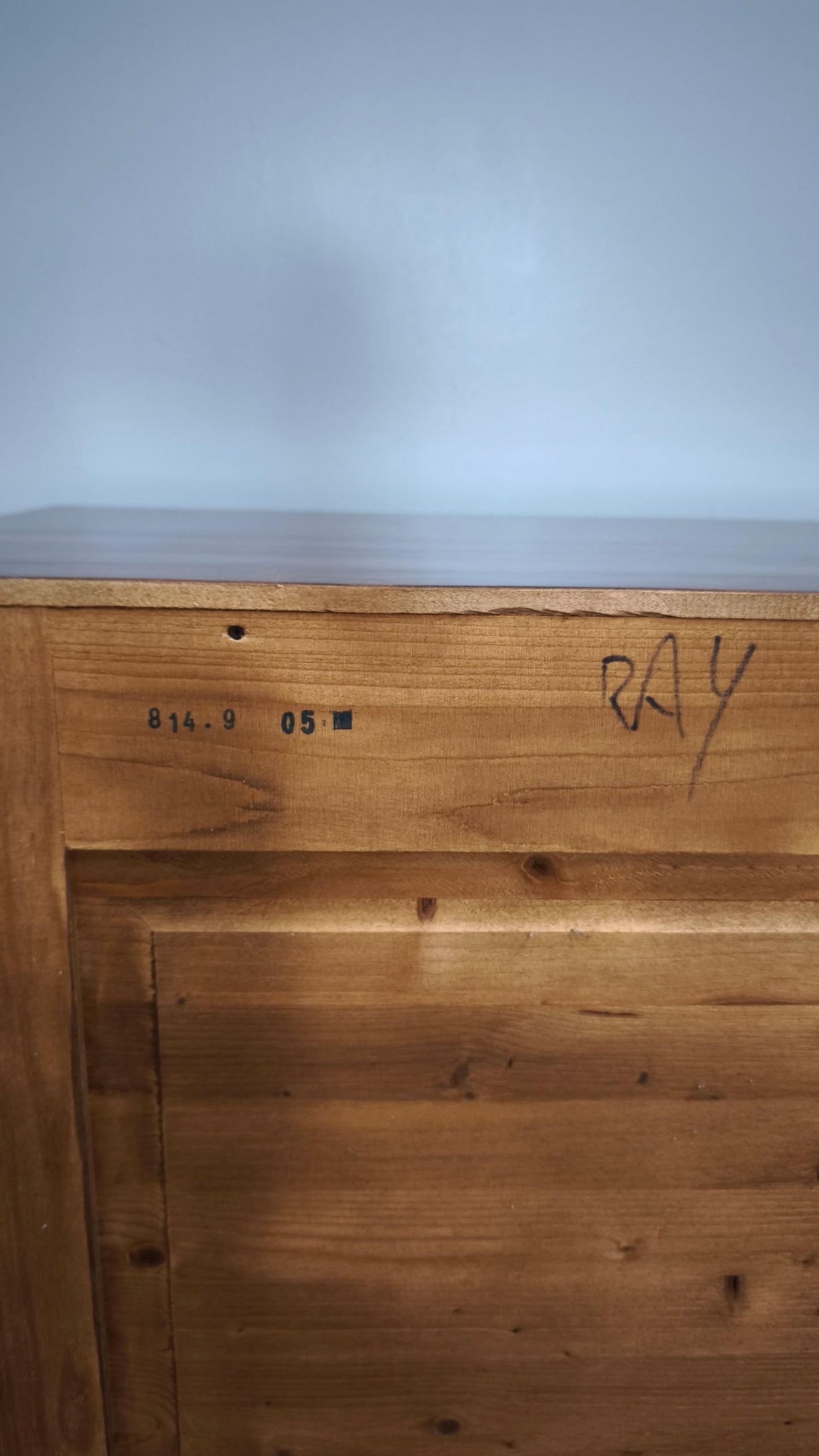 92196 Credenzina arte povera con cinque cassetti e due sportelli